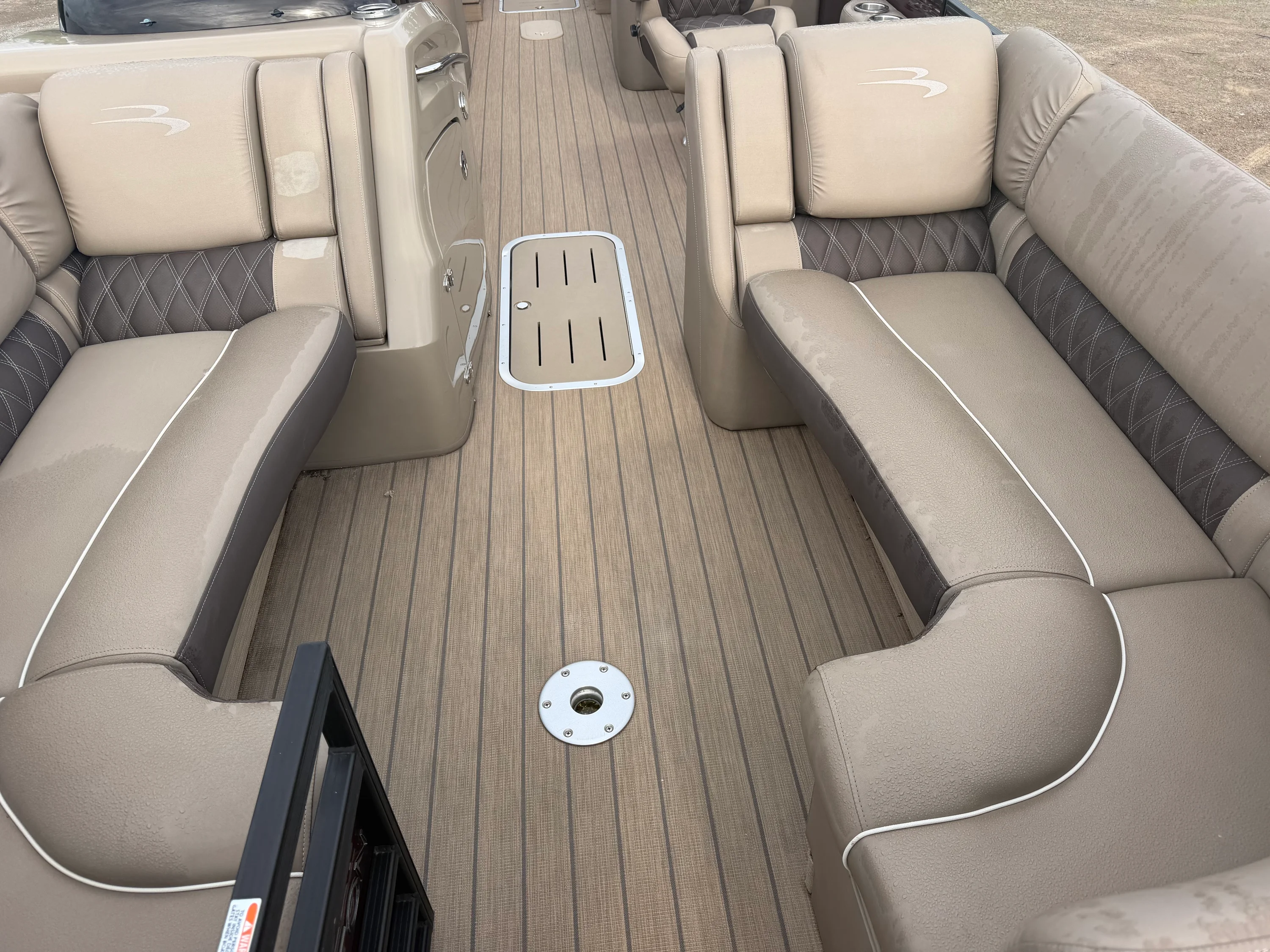 2019 Bennington R23 Image Thumbnail #6