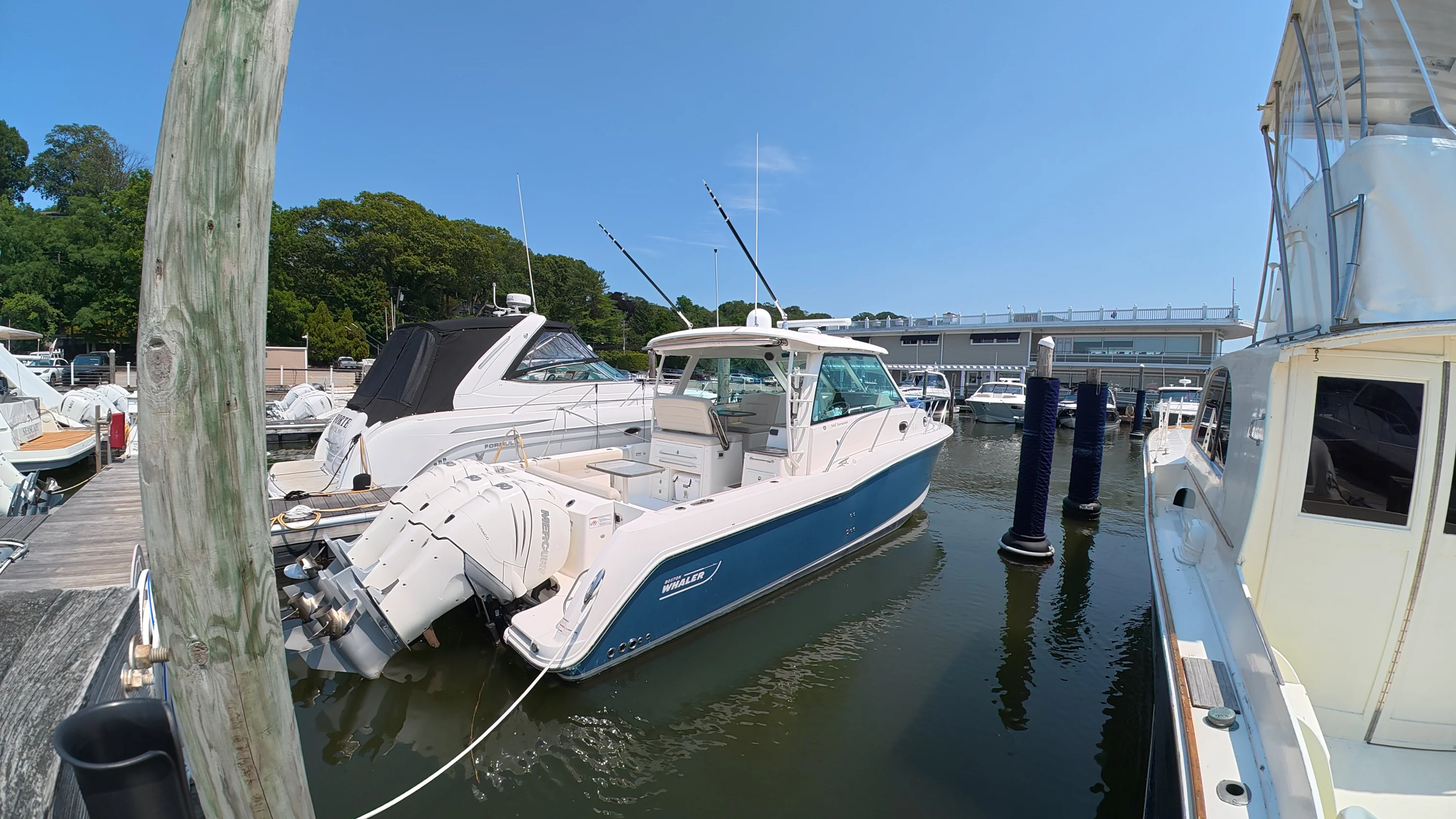 2018 Boston Whaler 345 CONQUEST Image Thumbnail #5