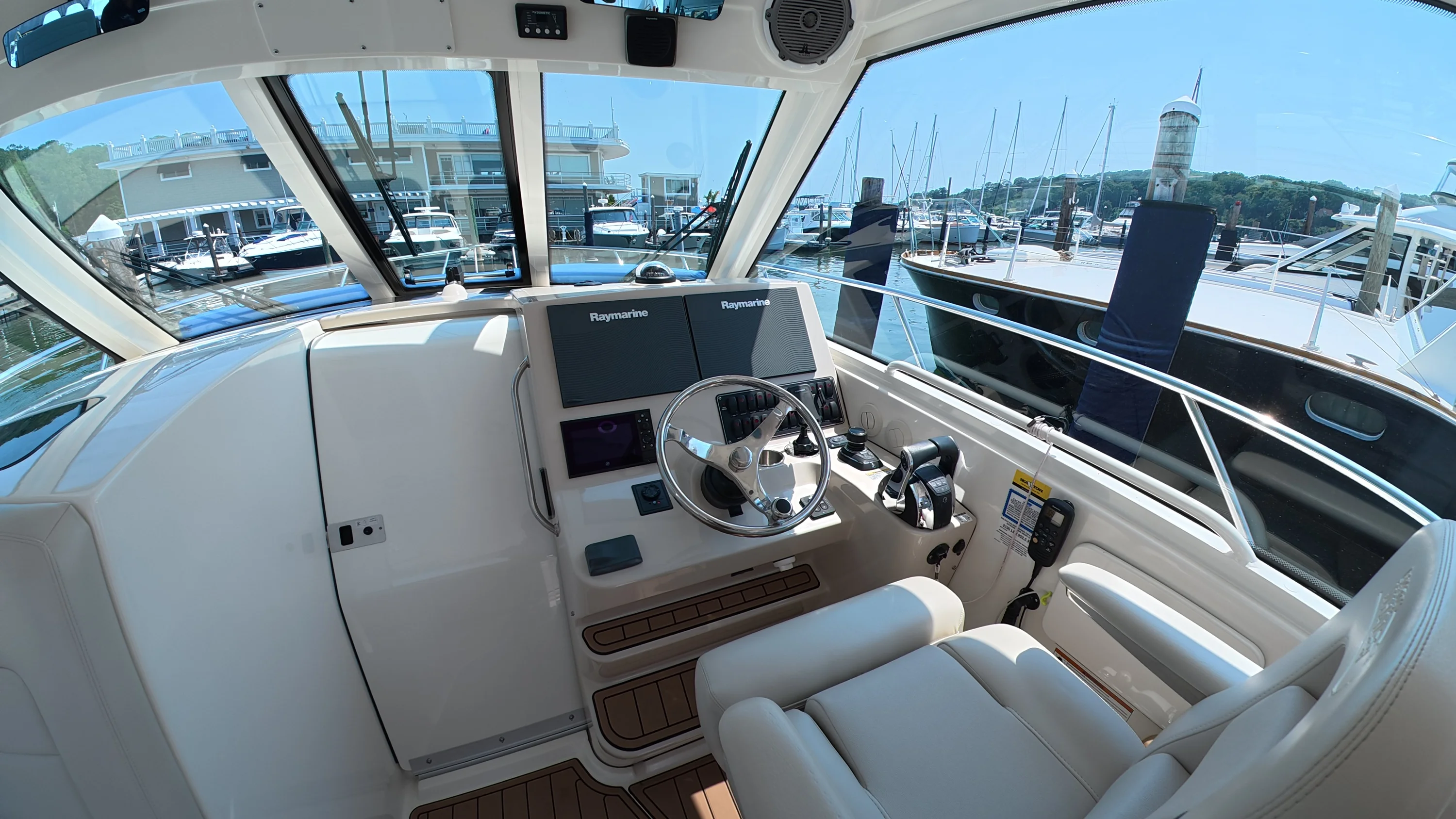 2018 Boston Whaler 345 CONQUEST Image Thumbnail #25