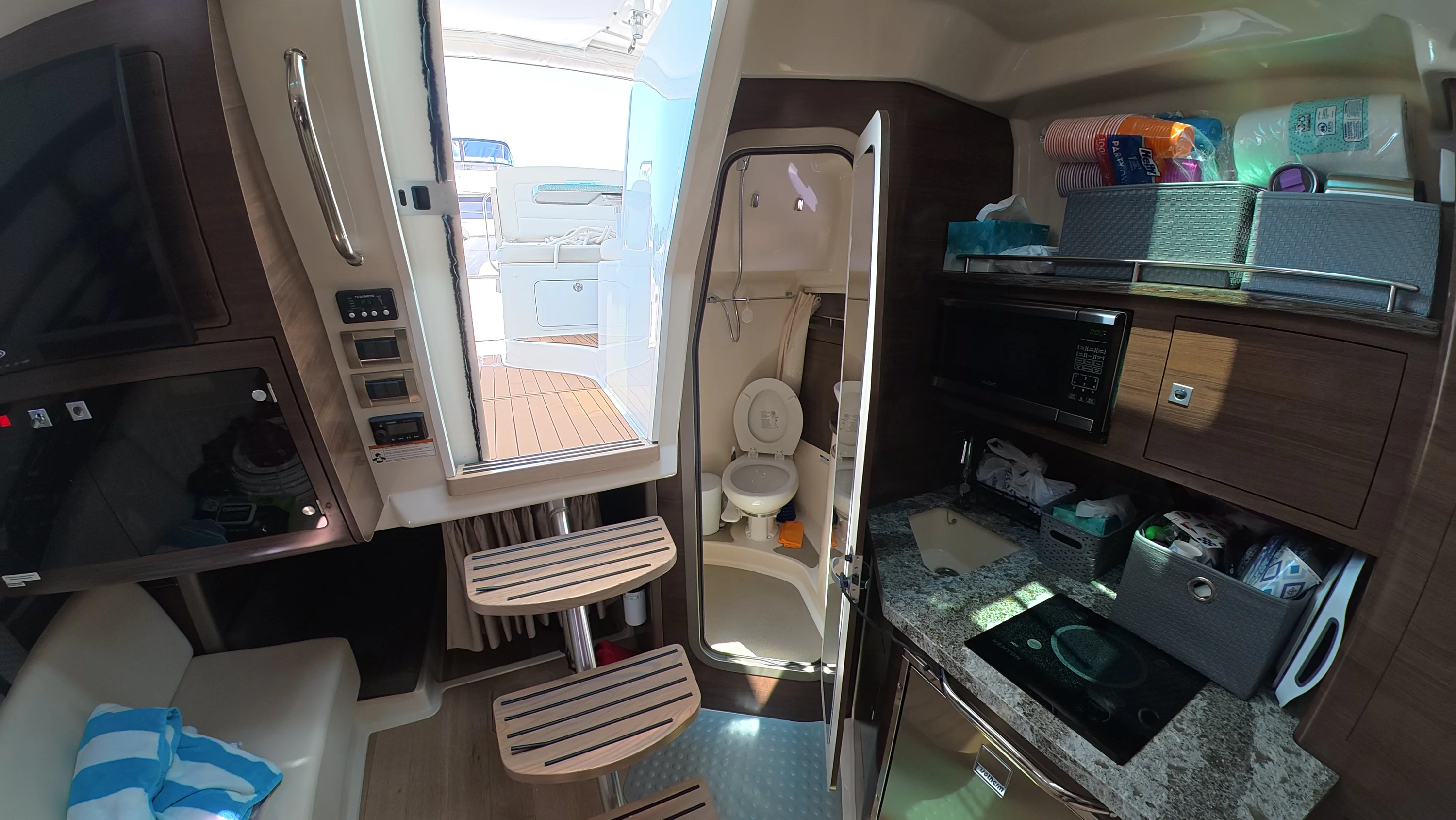 2018 Boston Whaler 345 CONQUEST Image Thumbnail #28