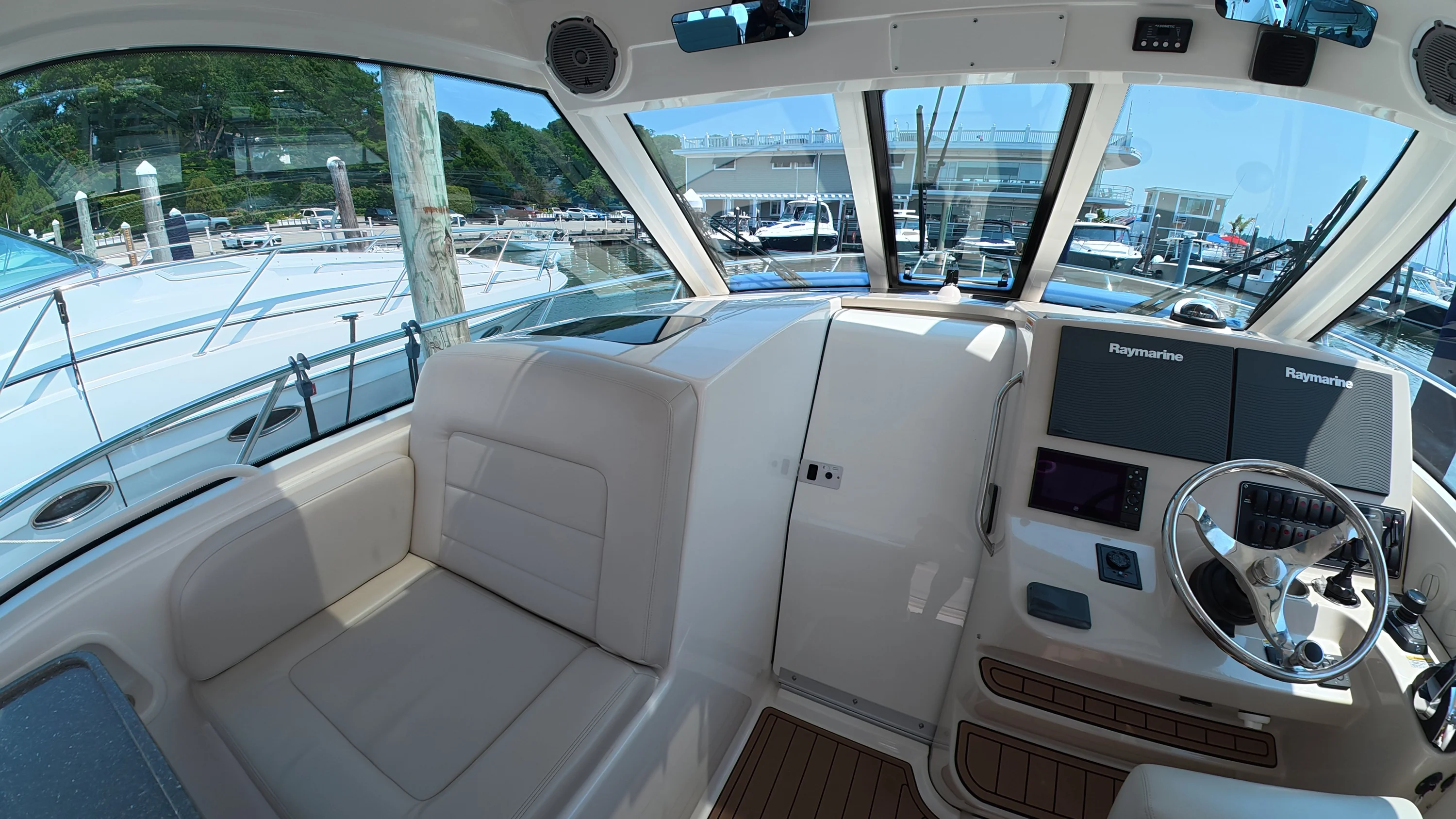 2018 Boston Whaler 345 CONQUEST Image Thumbnail #26