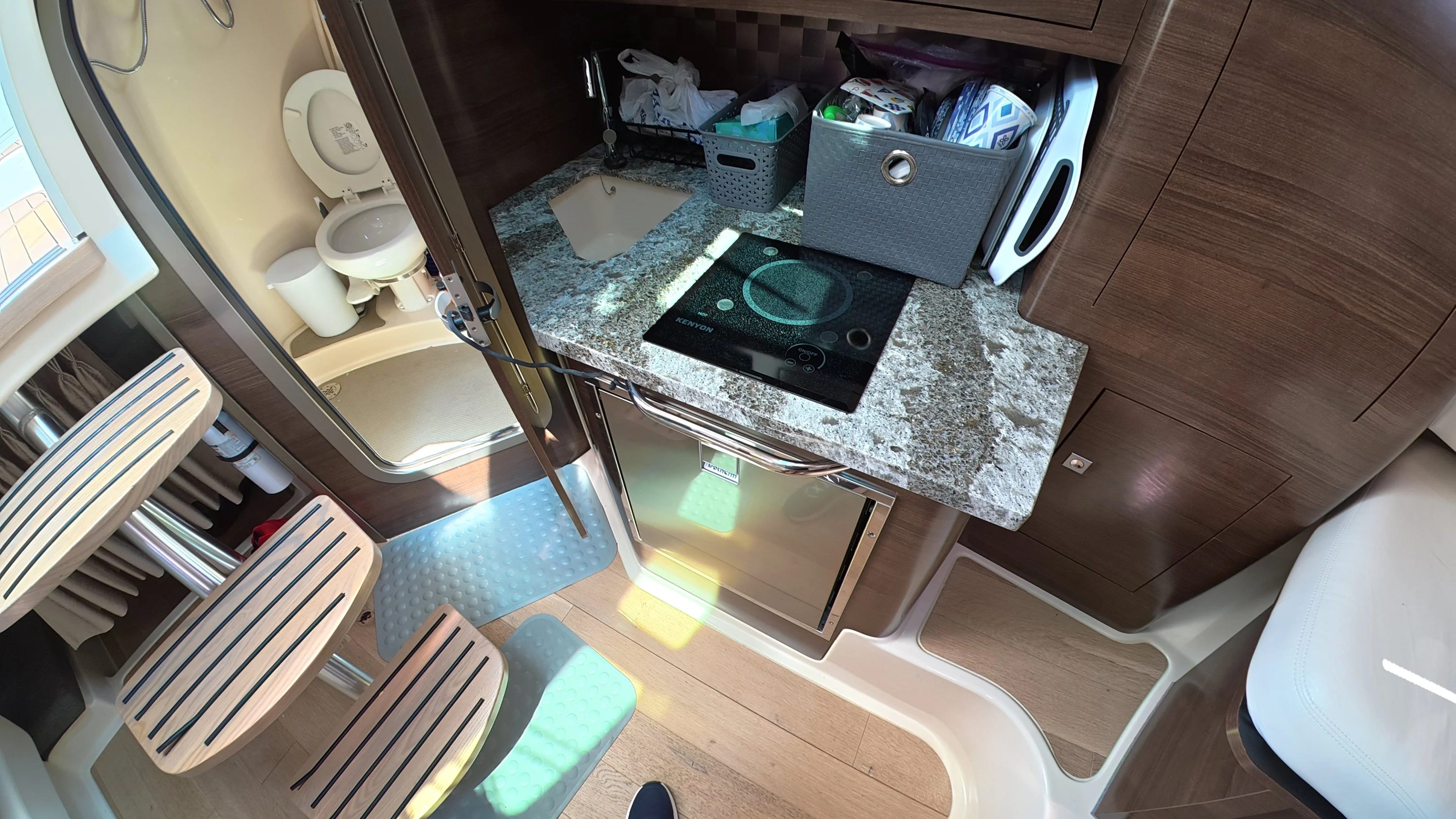 2018 Boston Whaler 345 CONQUEST Image Thumbnail #32
