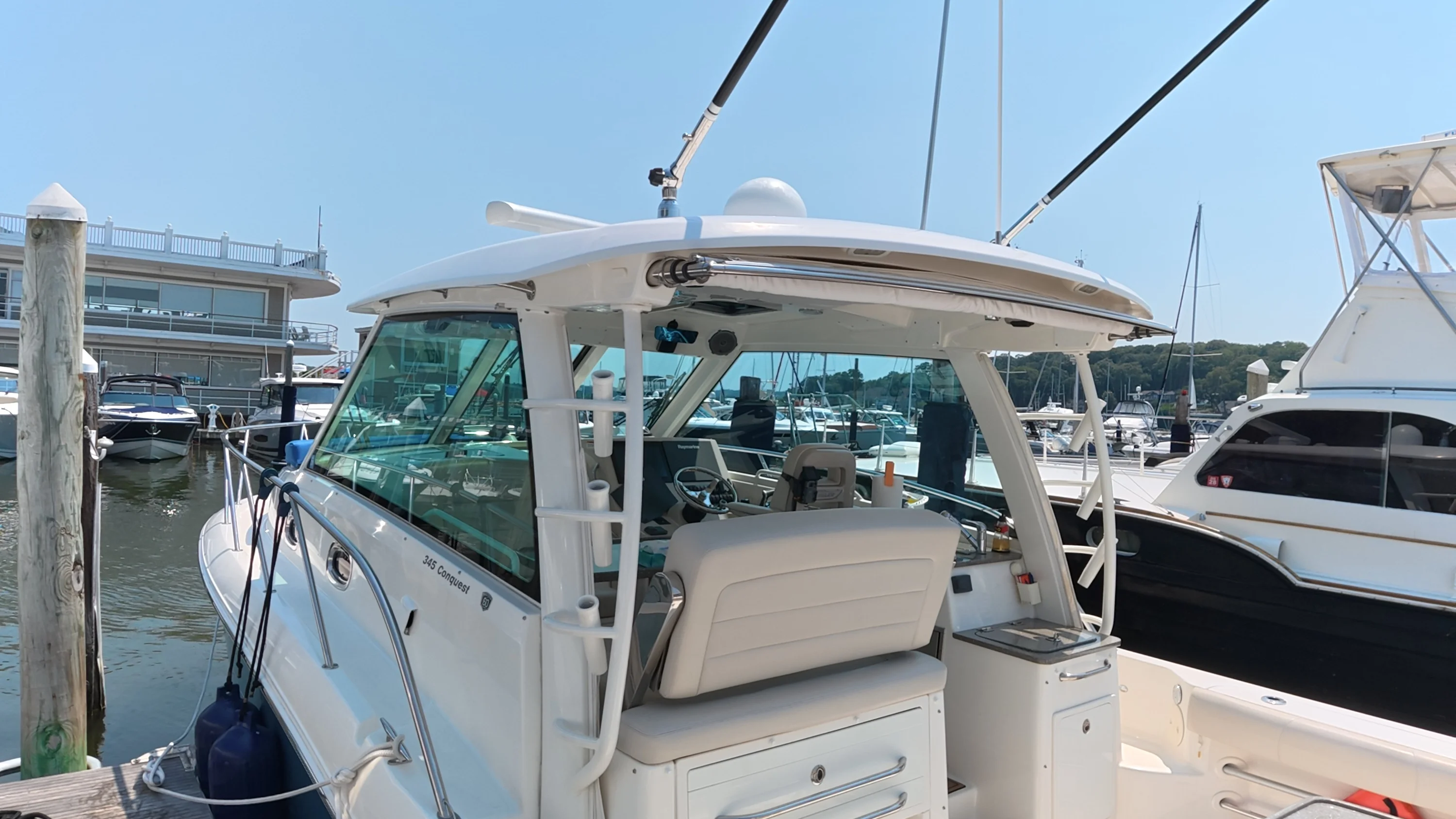 2018 Boston Whaler 345 CONQUEST Image Thumbnail #7