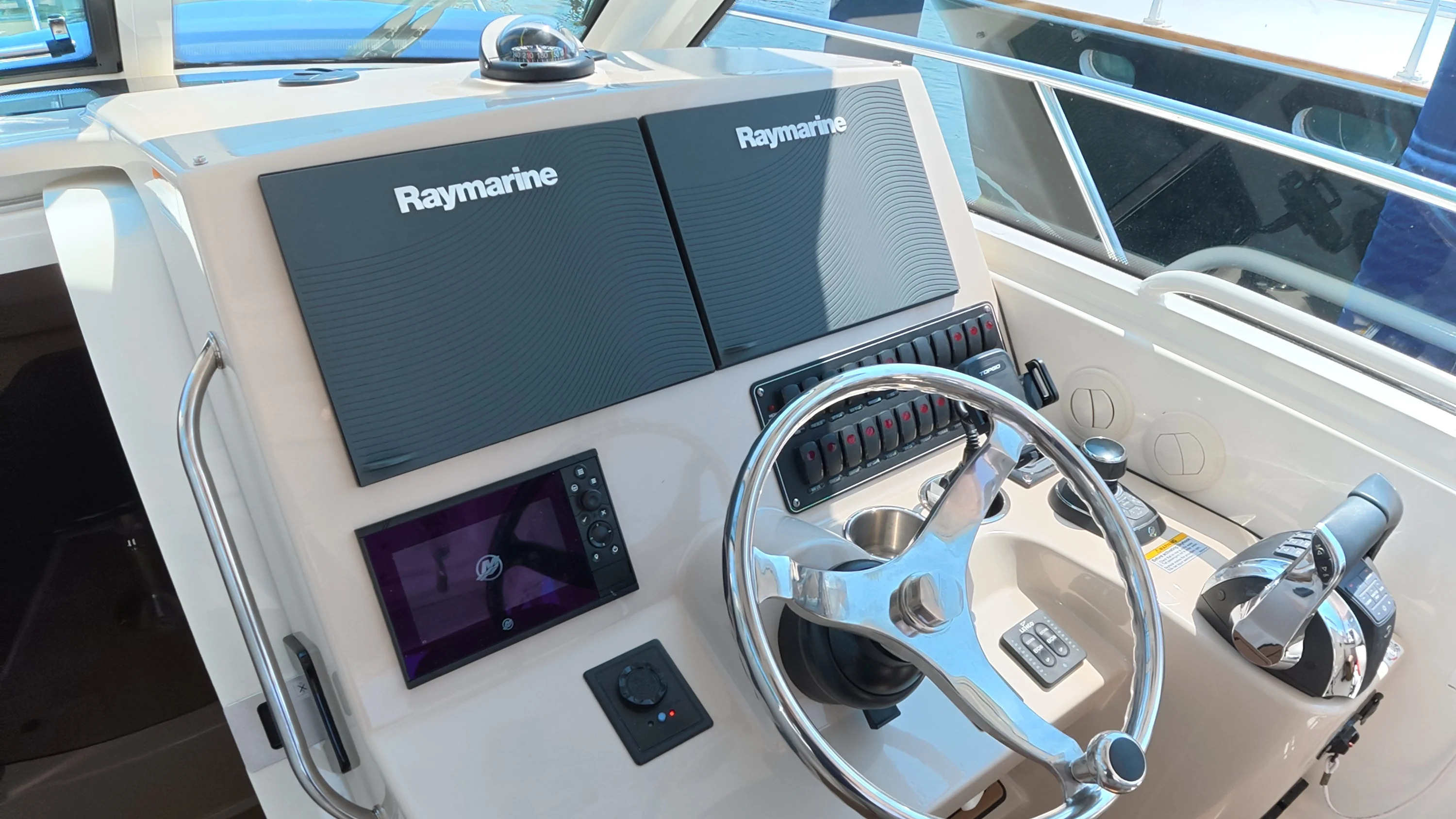 2018 Boston Whaler 345 CONQUEST Image Thumbnail #36