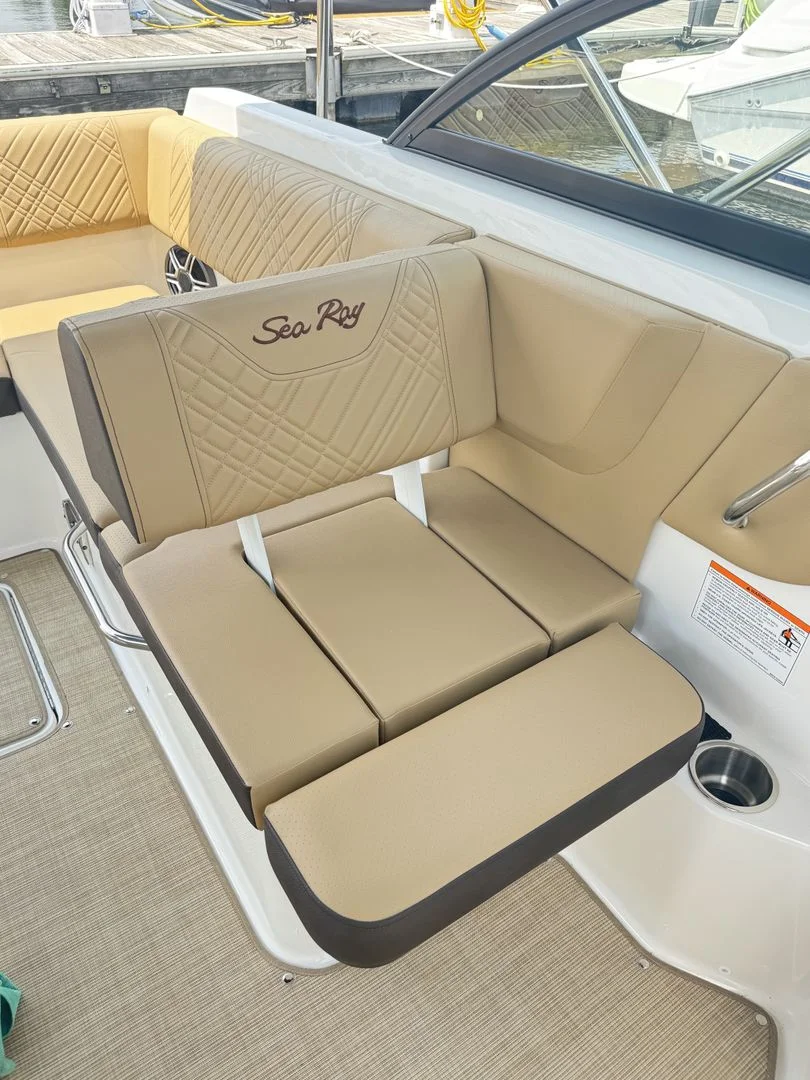 2026 Sea Ray SDX 230 Image Thumbnail #11