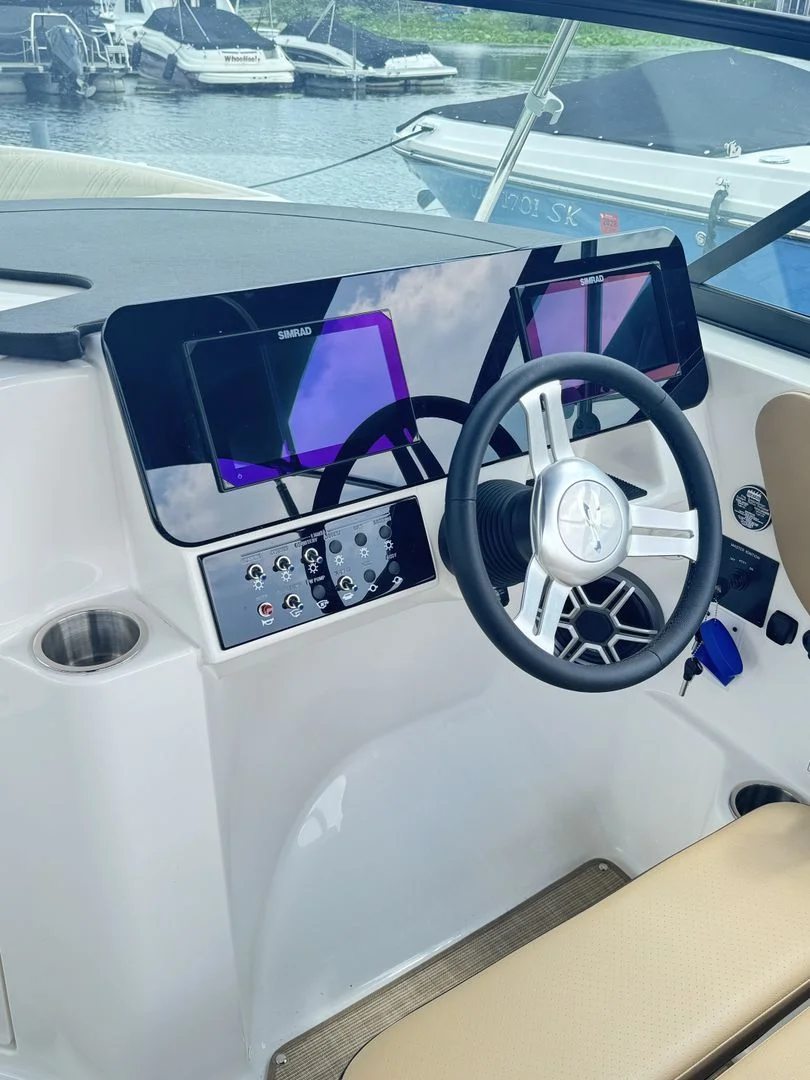 2026 Sea Ray SDX 230 Image Thumbnail #7
