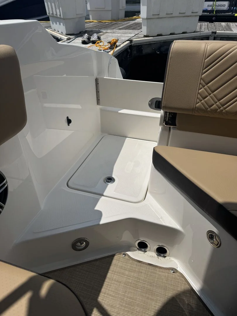 2026 Sea Ray SDX 230 Image Thumbnail #3