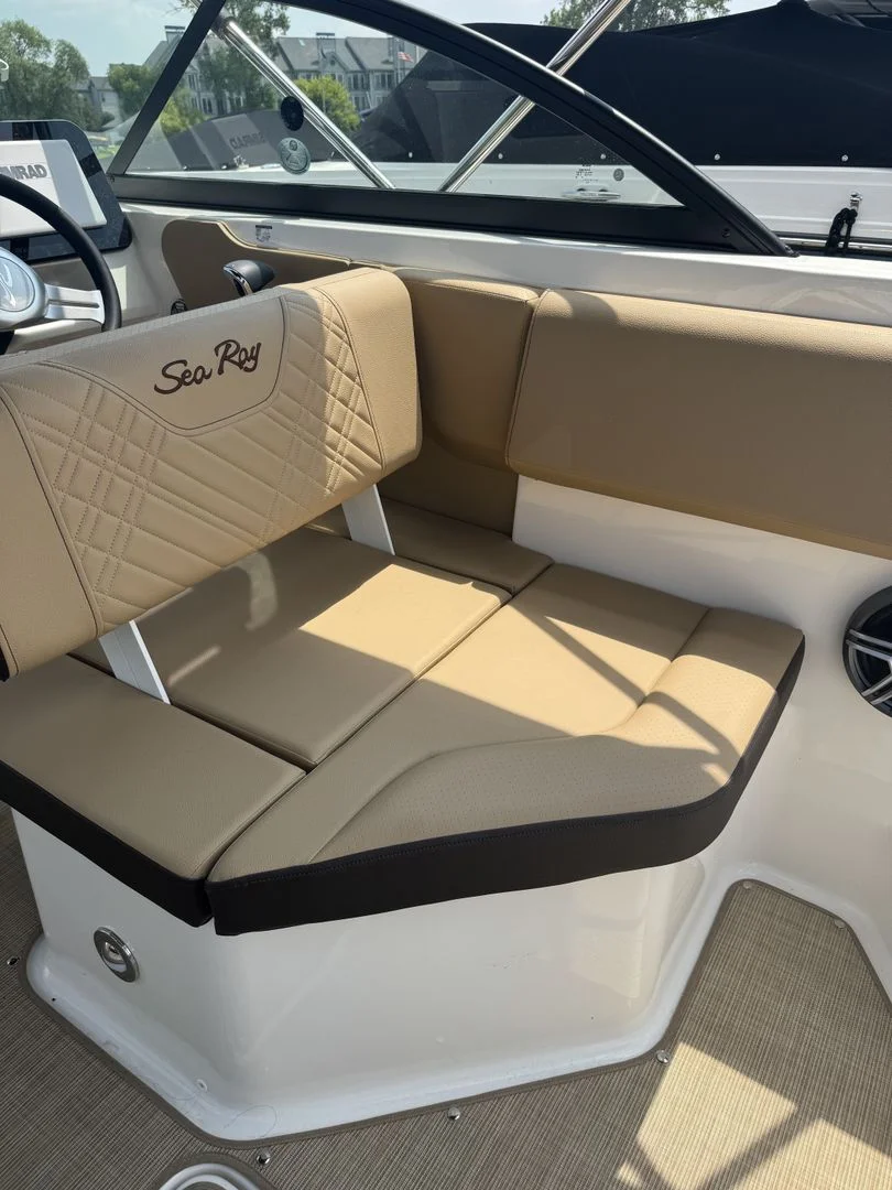 2026 Sea Ray SDX 230 Image Thumbnail #5