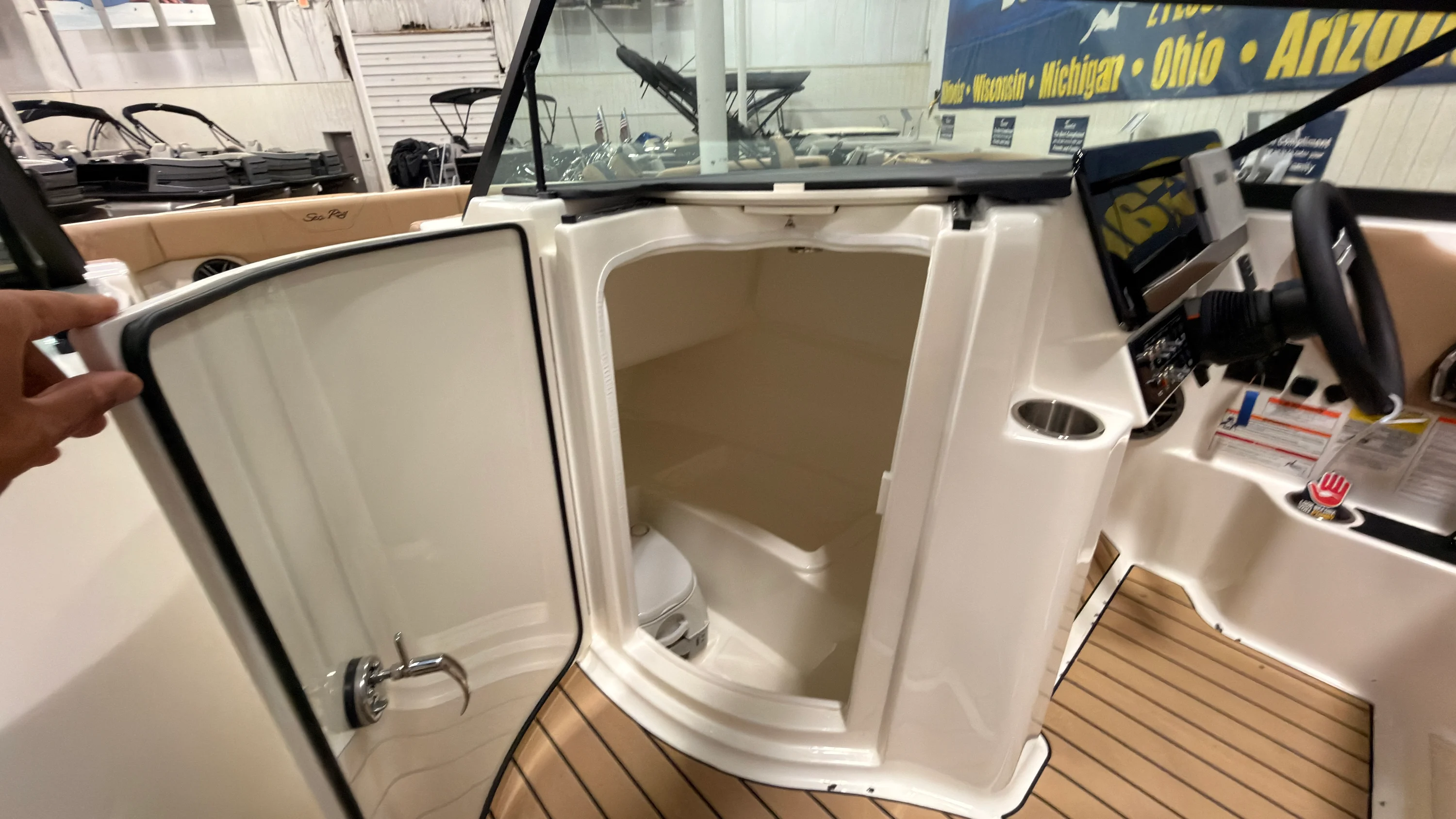 2026 Sea Ray SDX 230 Image Thumbnail #44