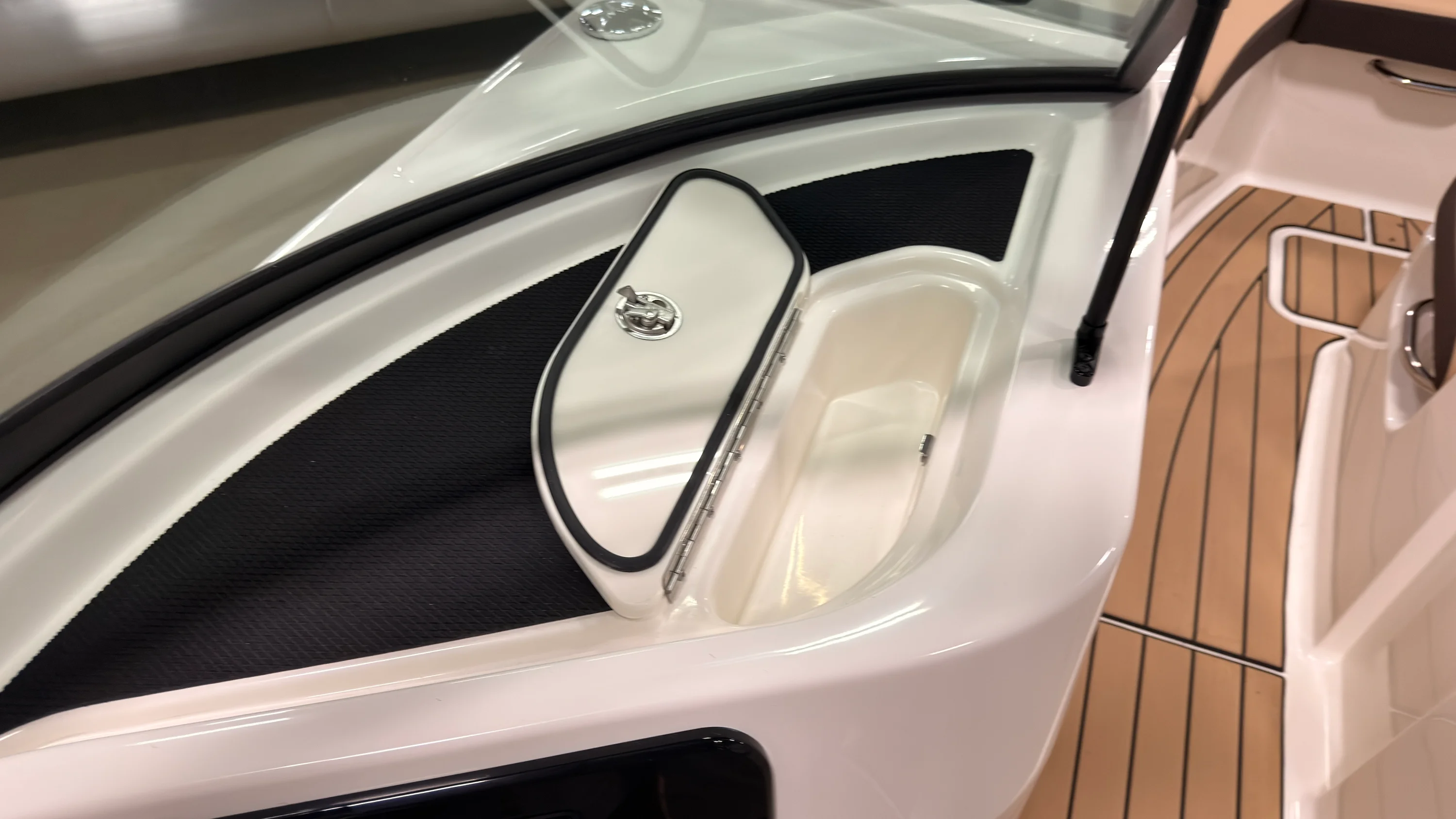 2026 Sea Ray SDX 230 Image Thumbnail #41
