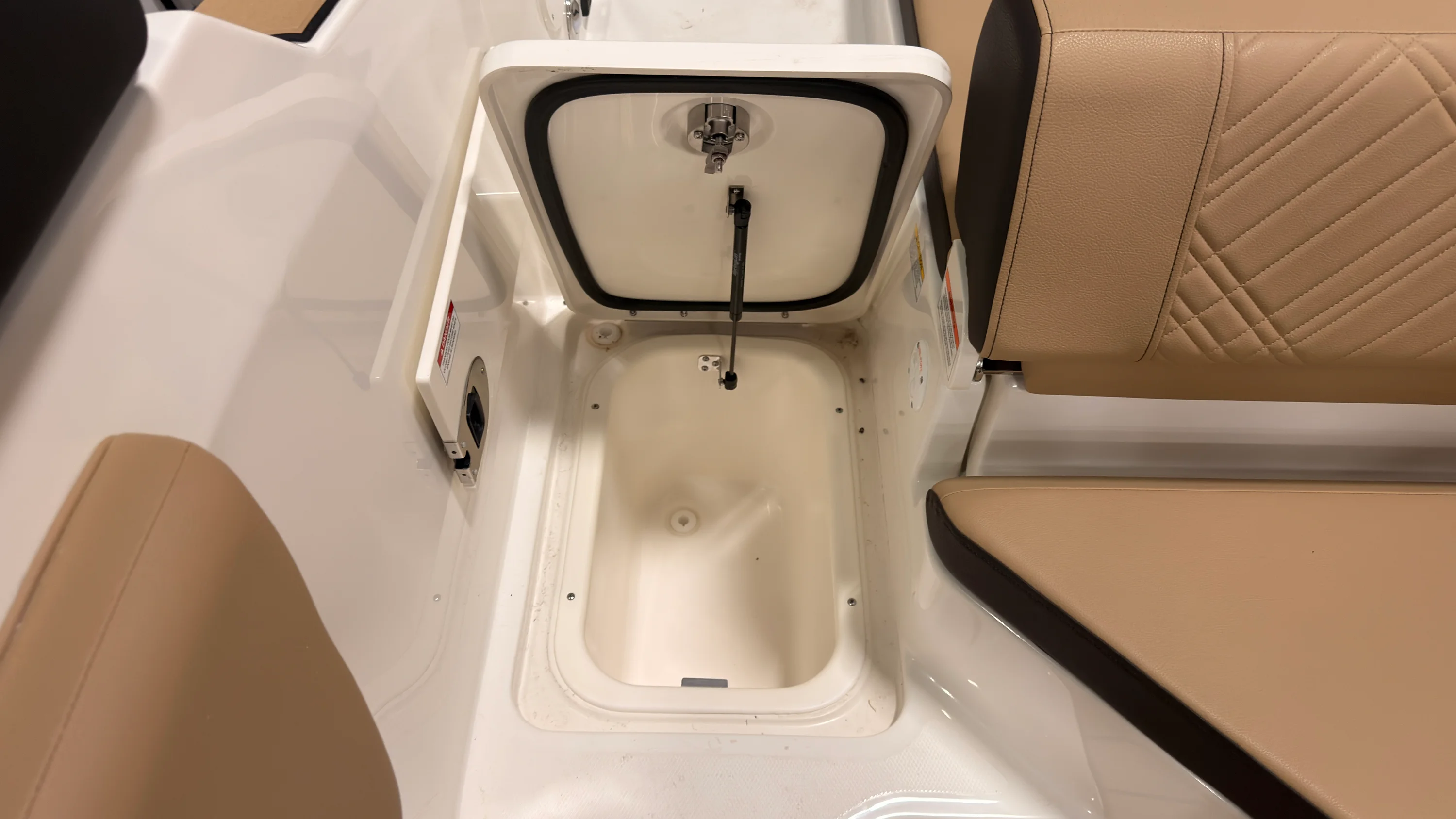 2026 Sea Ray SDX 230 Image Thumbnail #11
