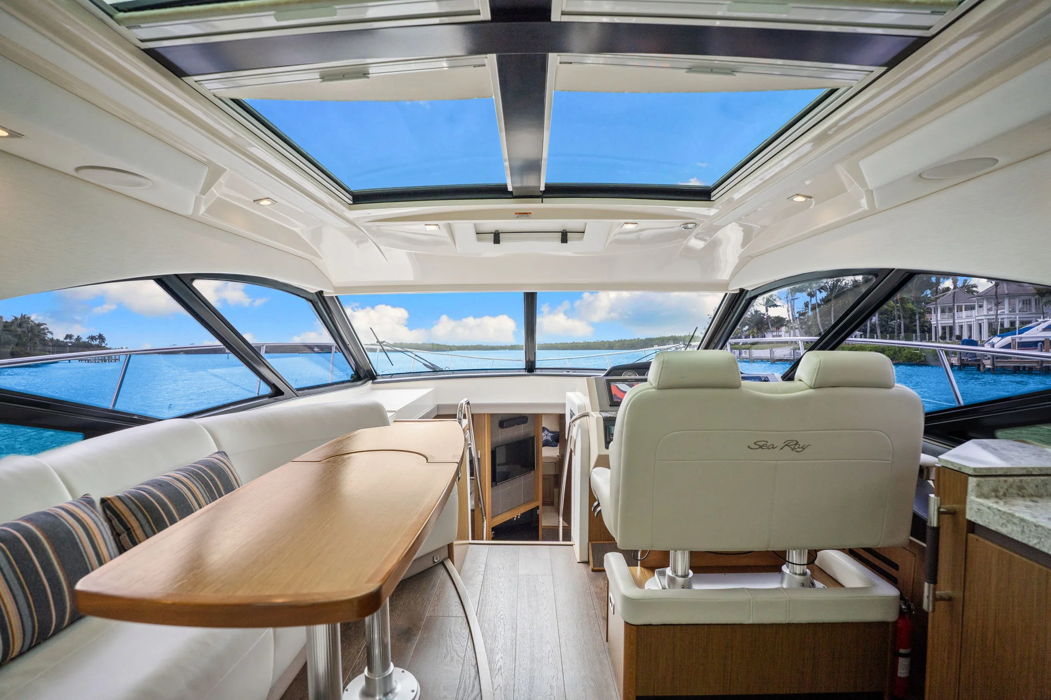 2017 Sea Ray SUNDANCER 510 Image Thumbnail #25