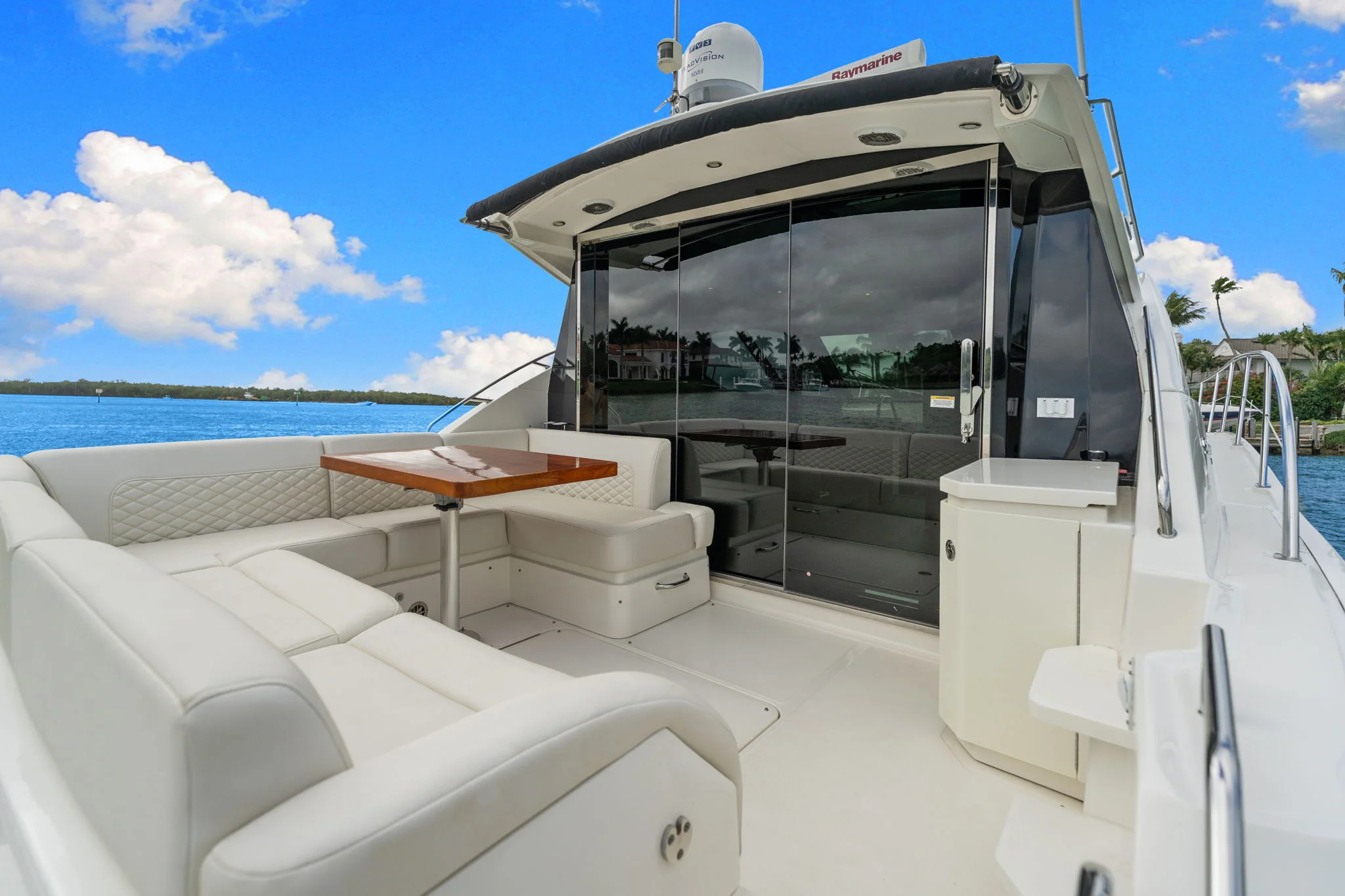 2017 Sea Ray SUNDANCER 510 Image Thumbnail #46