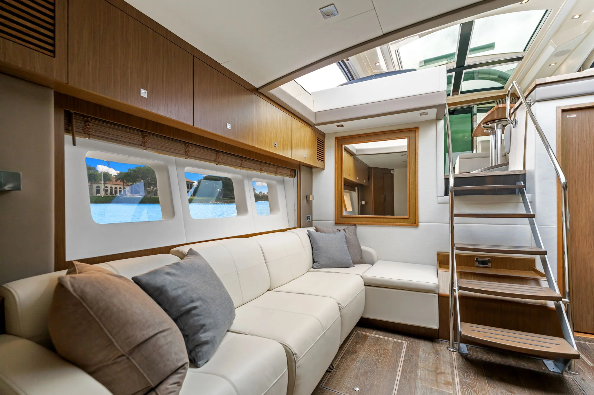 2017 Sea Ray SUNDANCER 510 Image Thumbnail #32