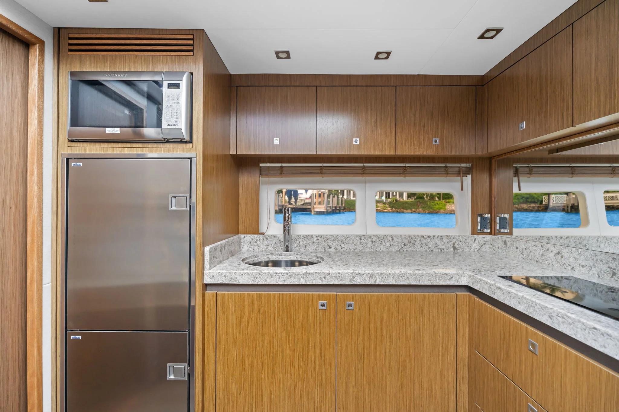 2017 Sea Ray SUNDANCER 510 Image Thumbnail #29