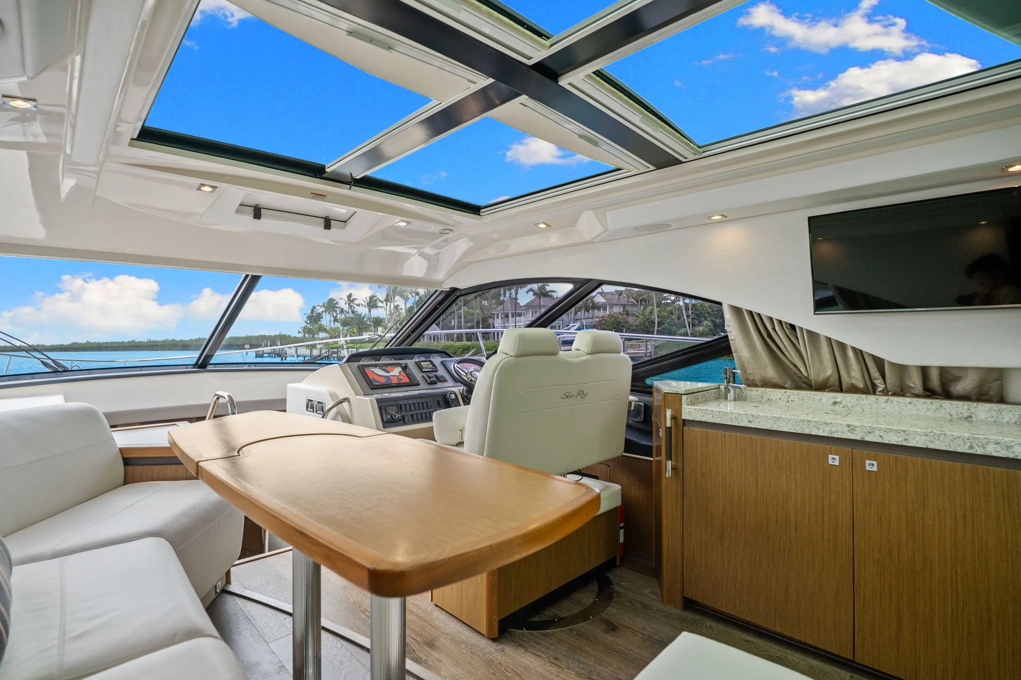 2017 Sea Ray SUNDANCER 510 Image Thumbnail #24
