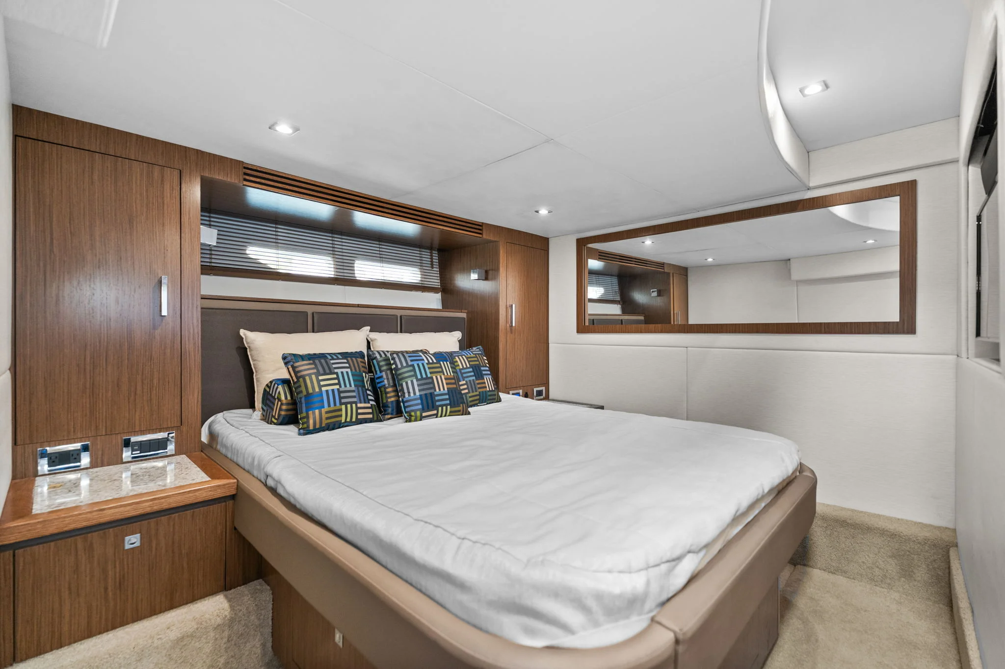 2017 Sea Ray SUNDANCER 510 Image Thumbnail #42