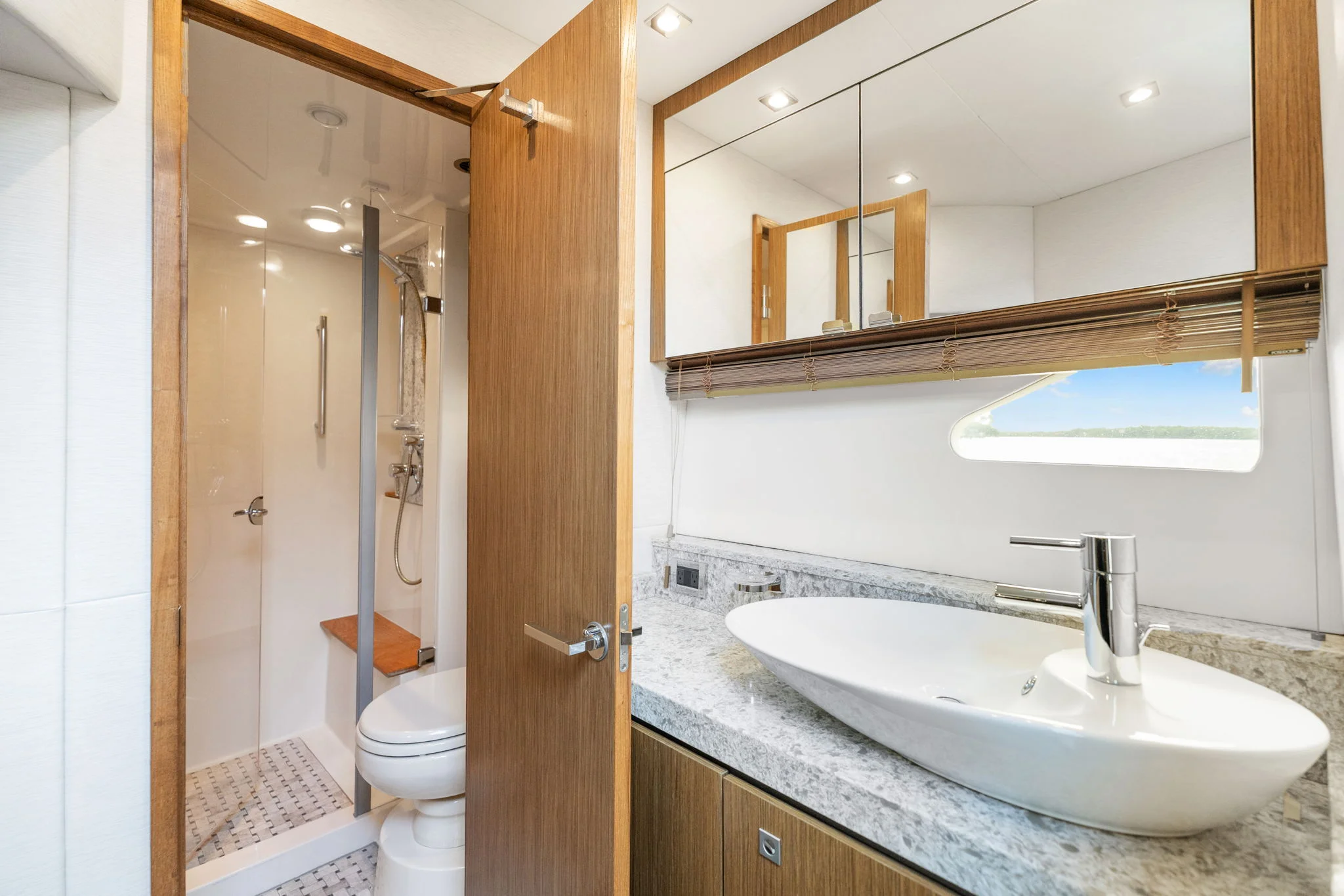 2017 Sea Ray SUNDANCER 510 Image Thumbnail #41