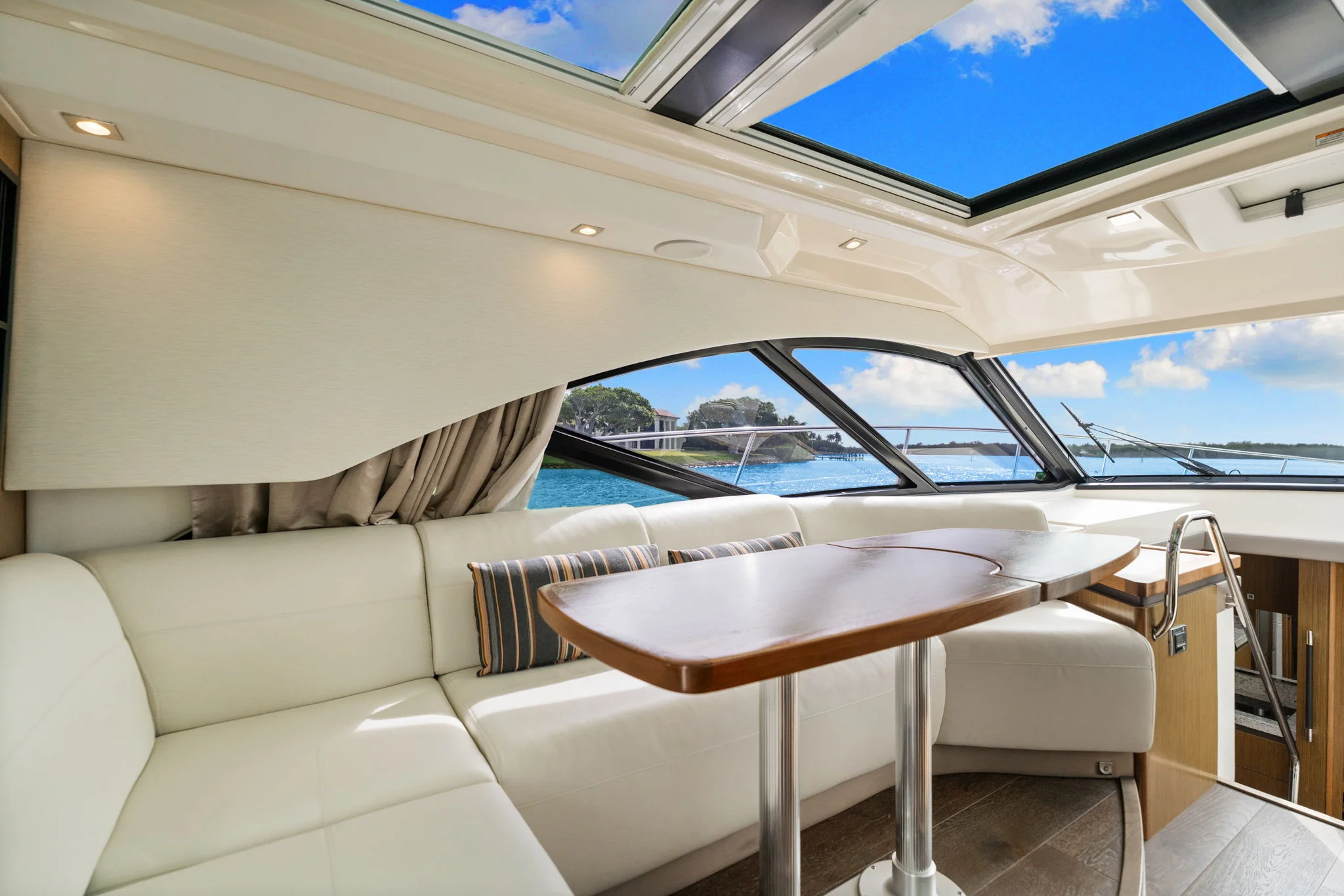 2017 Sea Ray SUNDANCER 510 Image Thumbnail #26