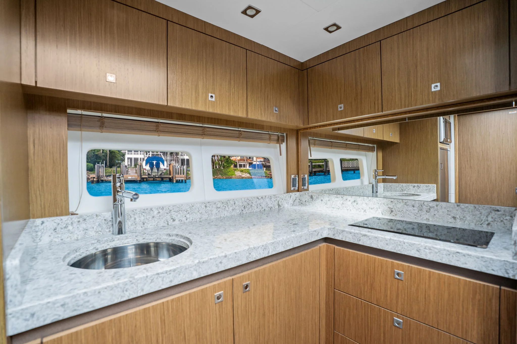 2017 Sea Ray SUNDANCER 510 Image Thumbnail #30