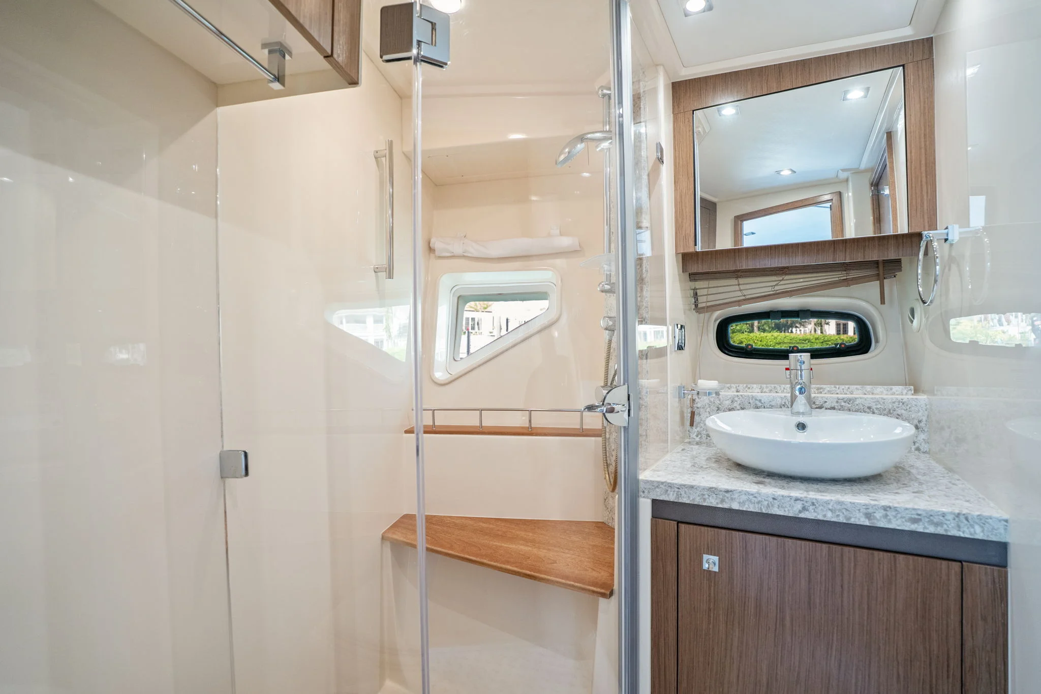 2017 Sea Ray SUNDANCER 510 Image Thumbnail #40