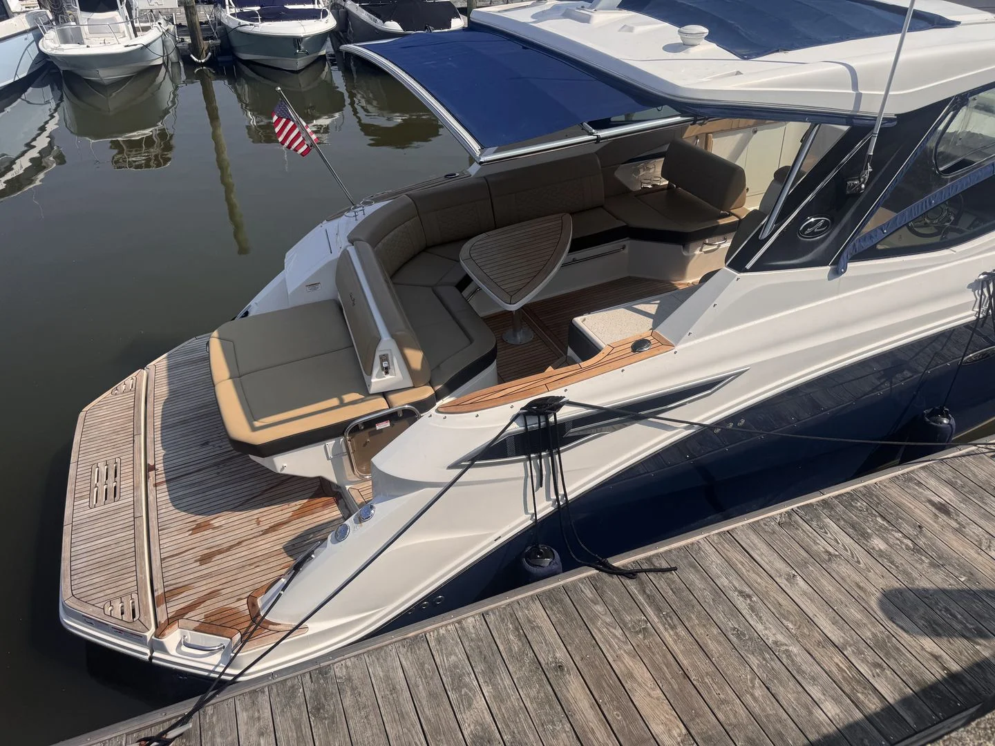 2019 Sea Ray 320 SUNDANCER Image Thumbnail #2