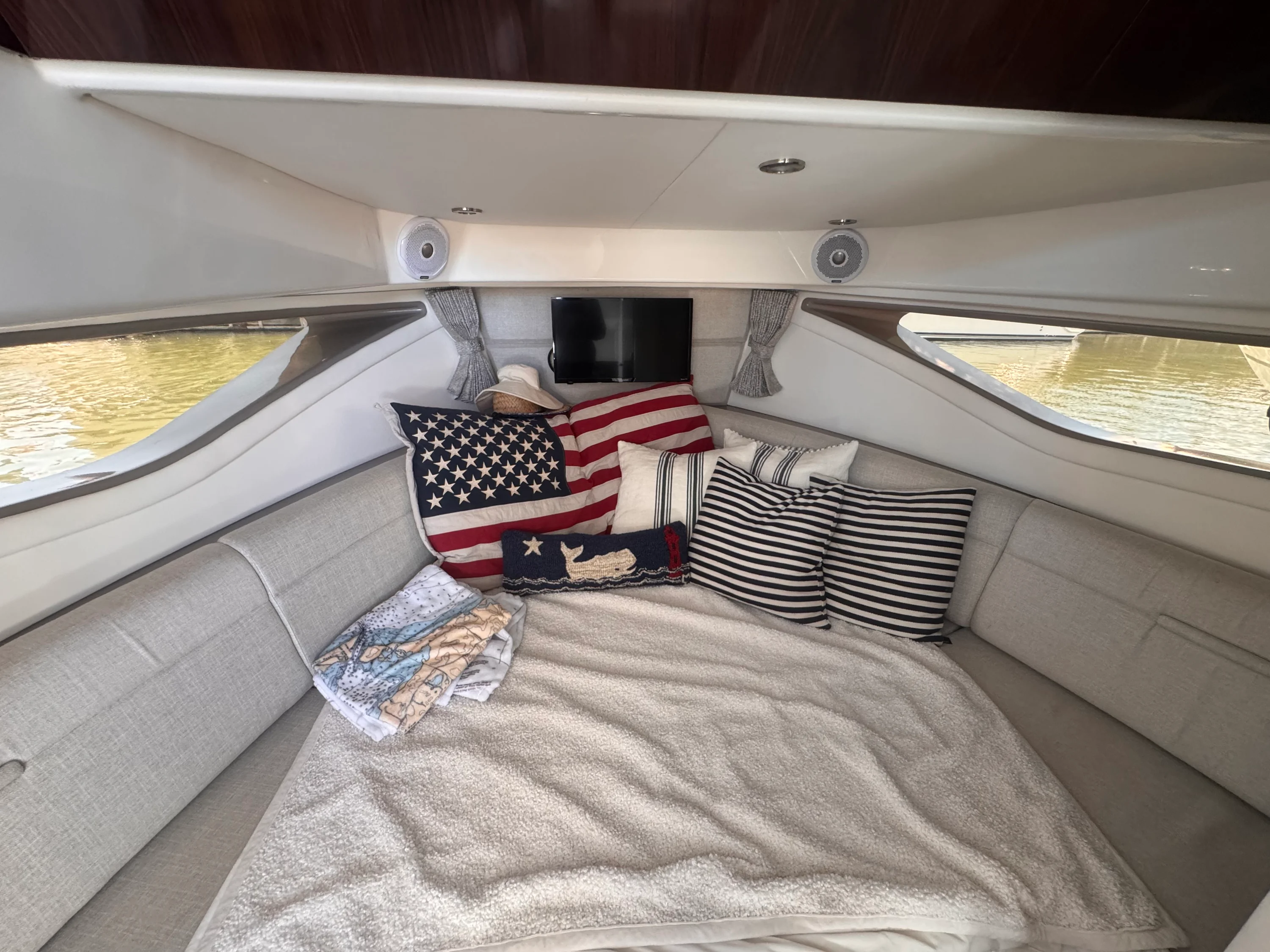 2019 Sea Ray 320 SUNDANCER Image Thumbnail #17