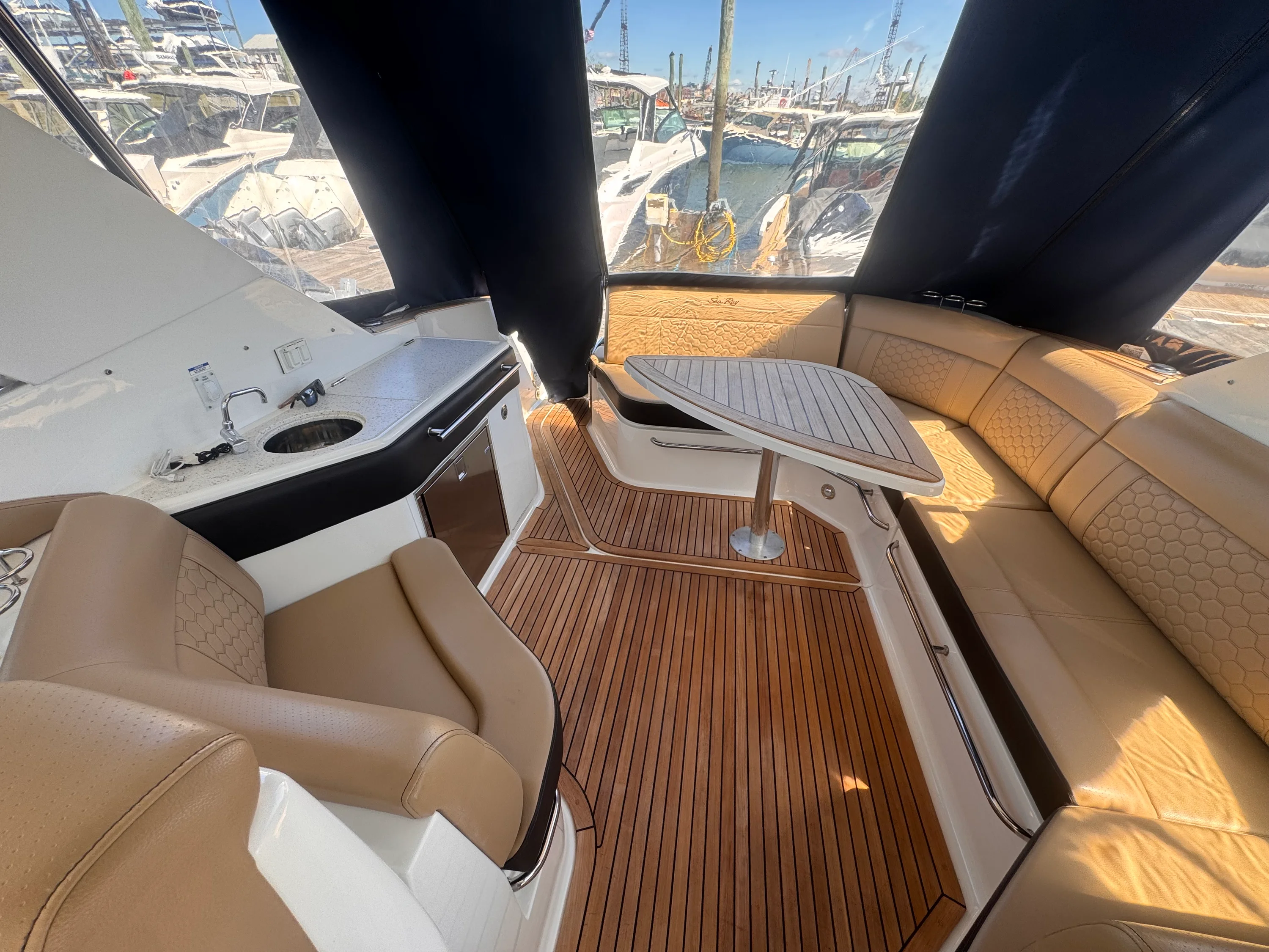 2019 Sea Ray 320 SUNDANCER Image Thumbnail #12