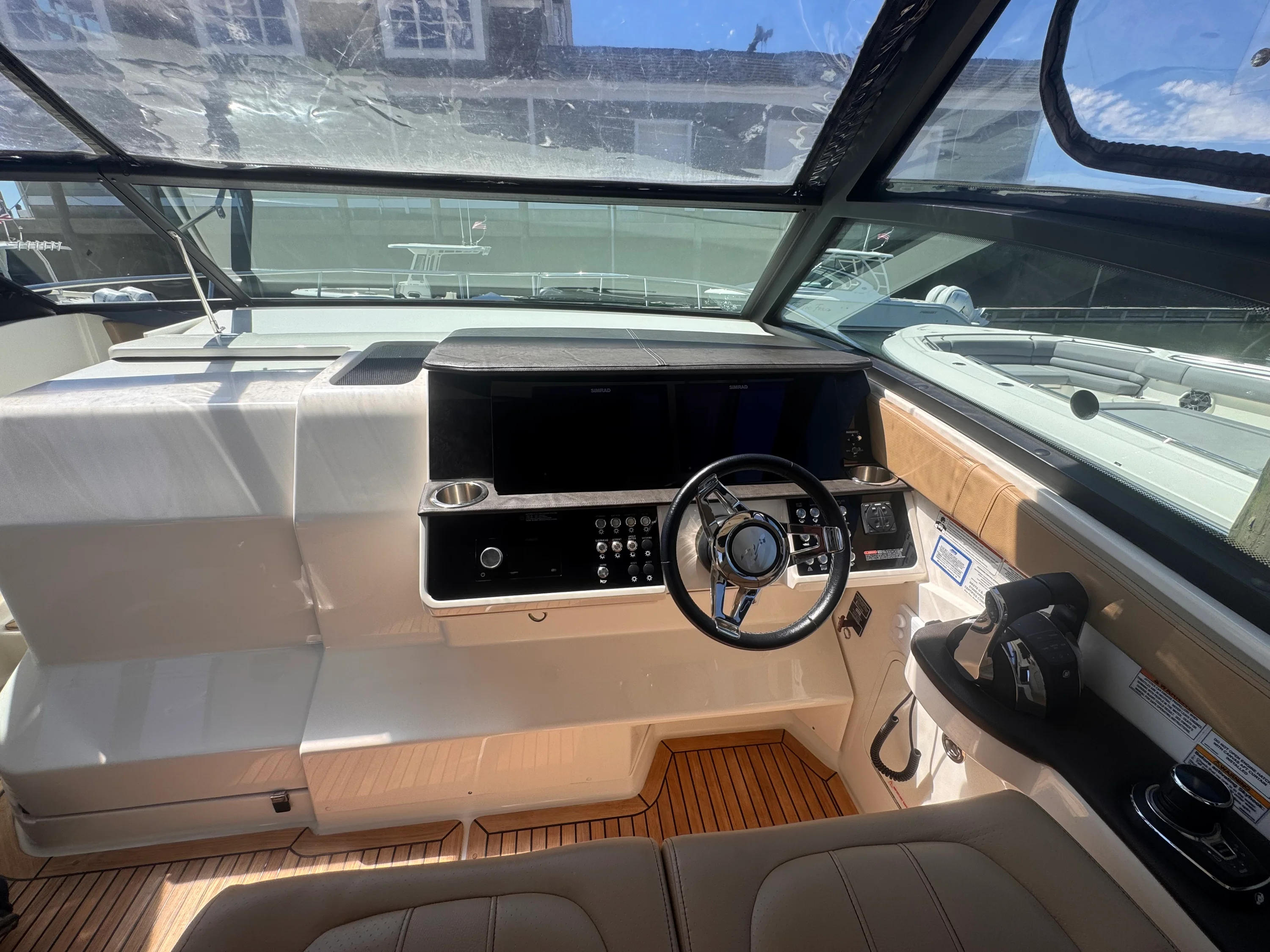 2019 Sea Ray 320 SUNDANCER Image Thumbnail #10