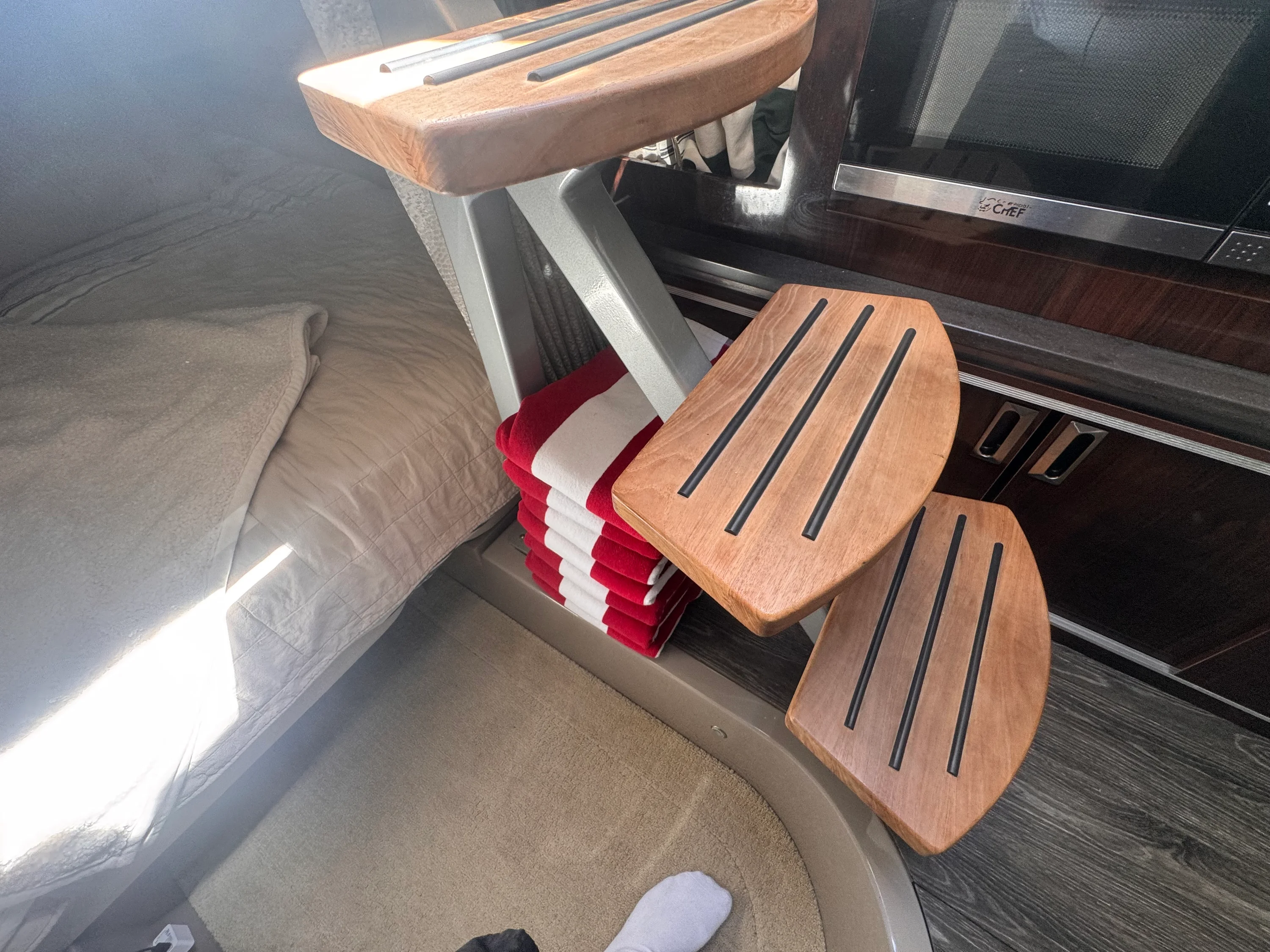 2019 Sea Ray 320 SUNDANCER Image Thumbnail #20