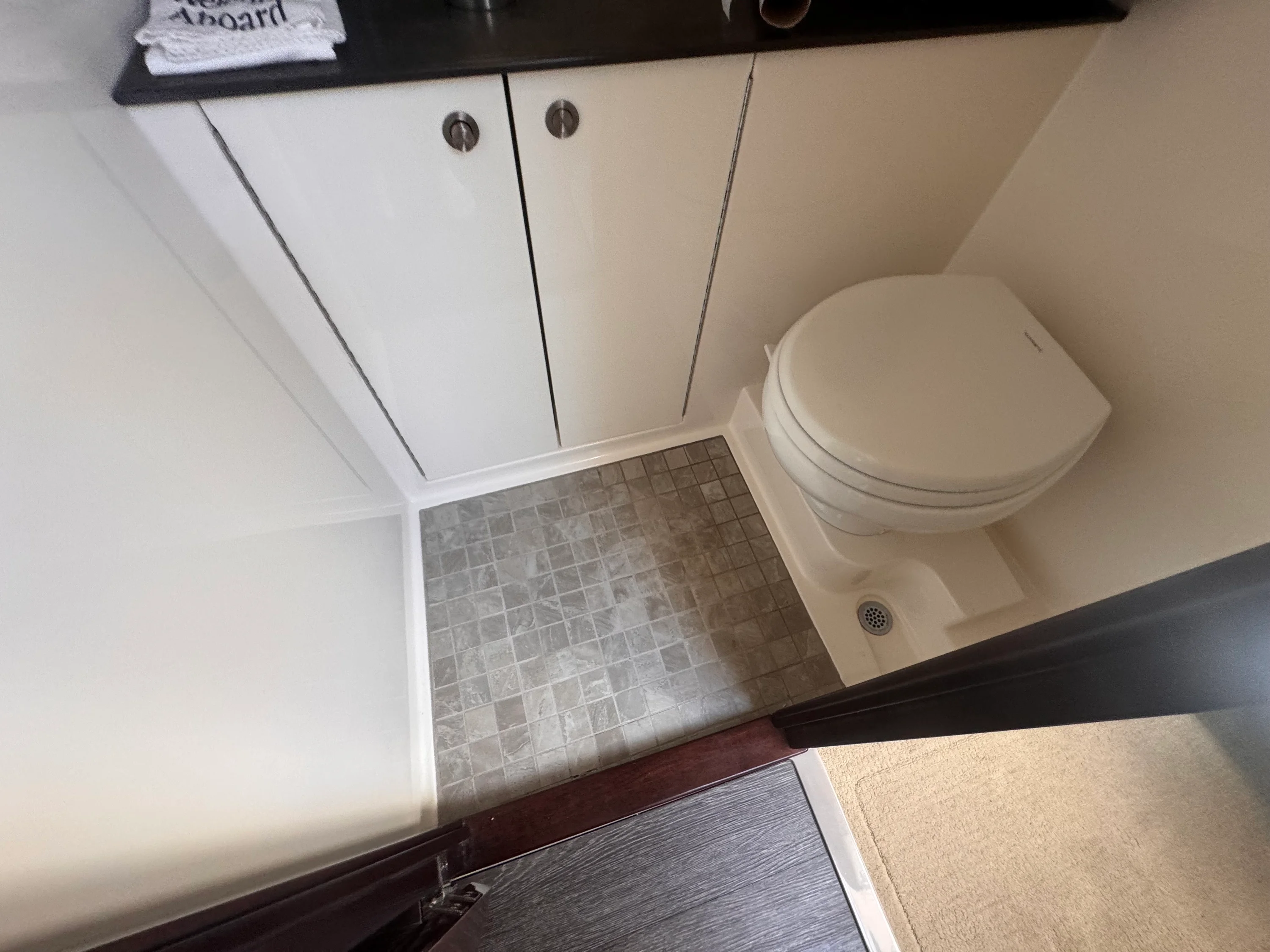 2019 Sea Ray 320 SUNDANCER Image Thumbnail #24