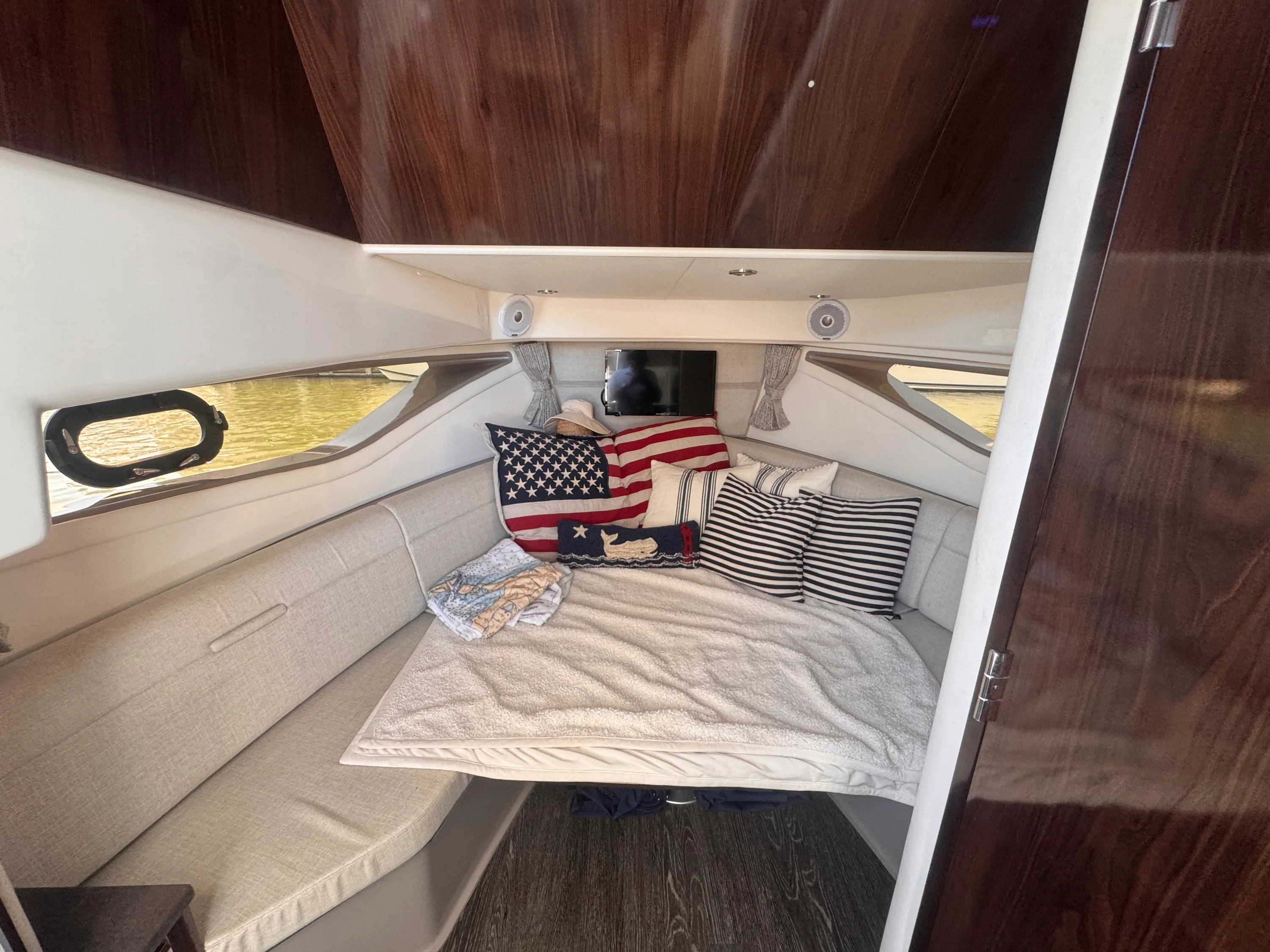 2019 Sea Ray 320 SUNDANCER Image Thumbnail #18