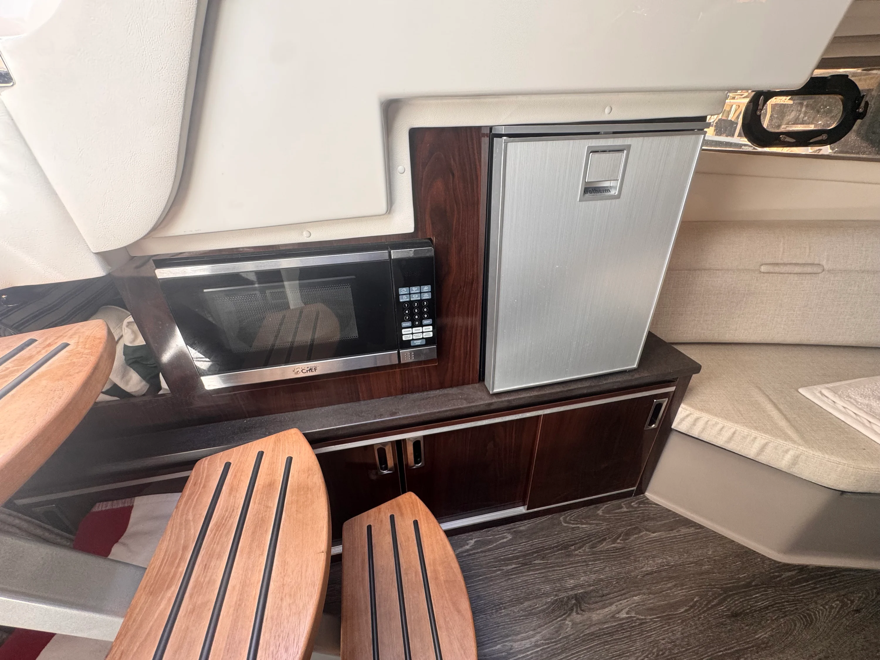 2019 Sea Ray 320 SUNDANCER Image Thumbnail #19