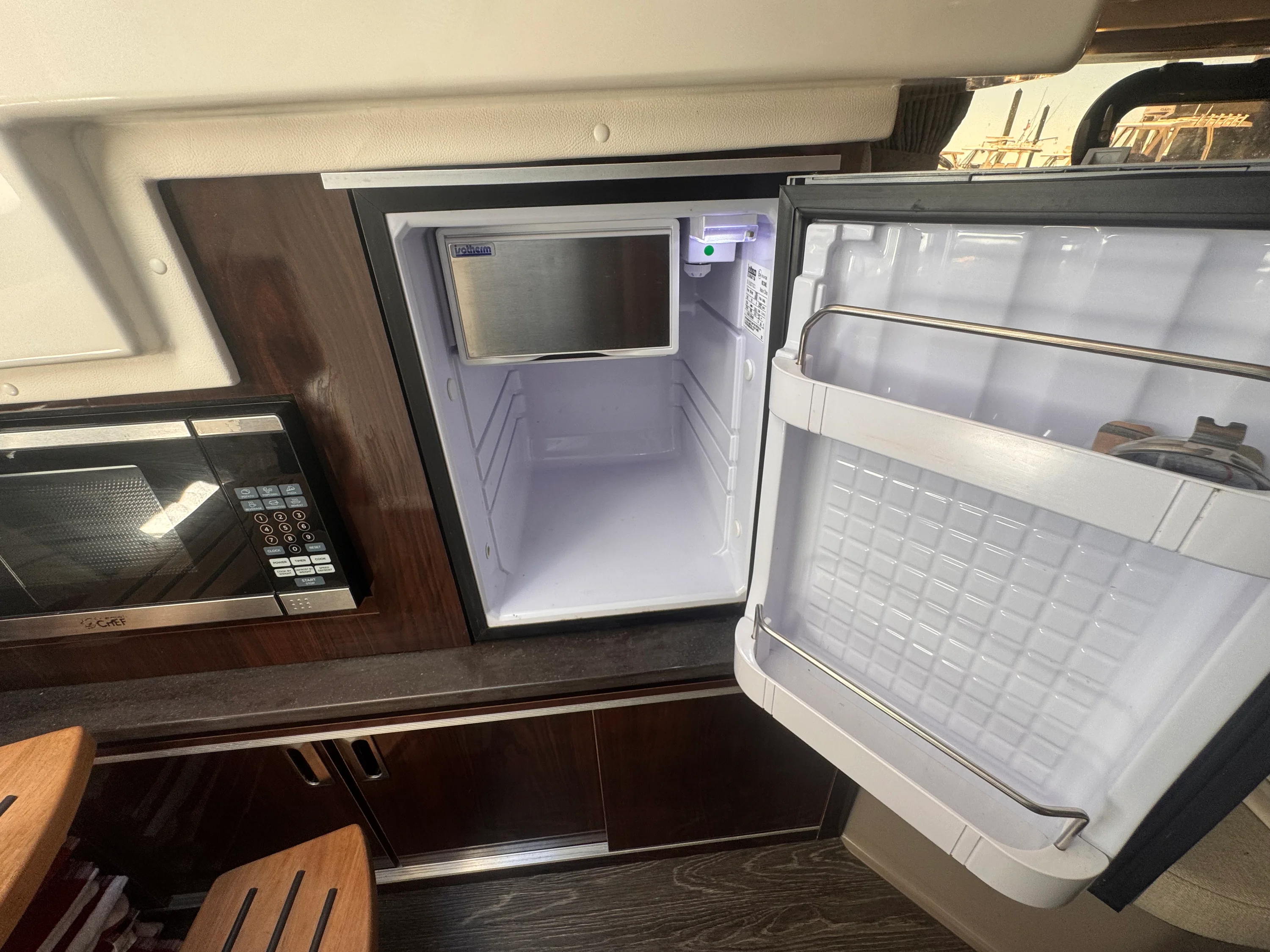 2019 Sea Ray 320 SUNDANCER Image Thumbnail #22