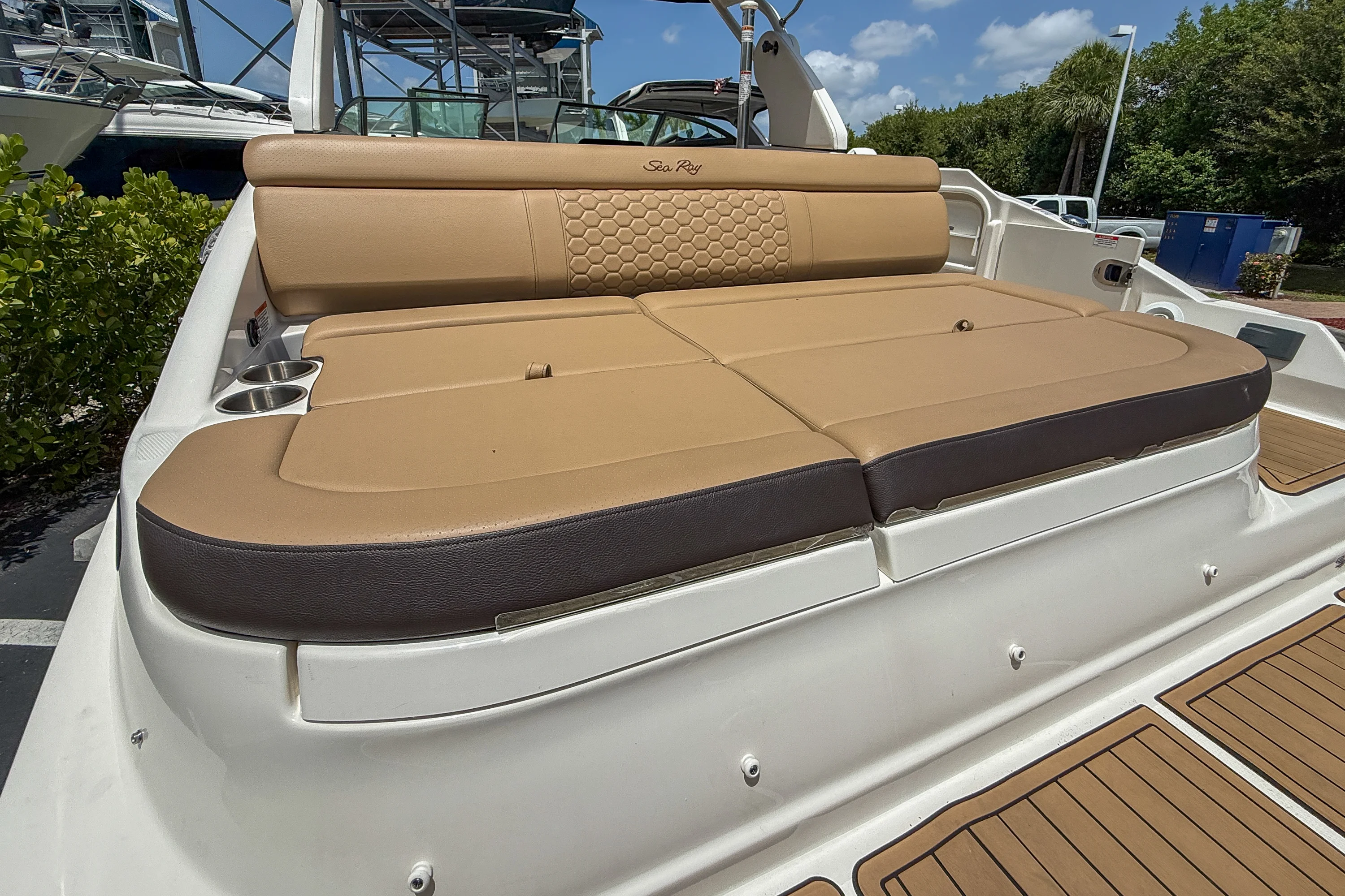 2019 Sea Ray 270 SDX-OB Image Thumbnail #3