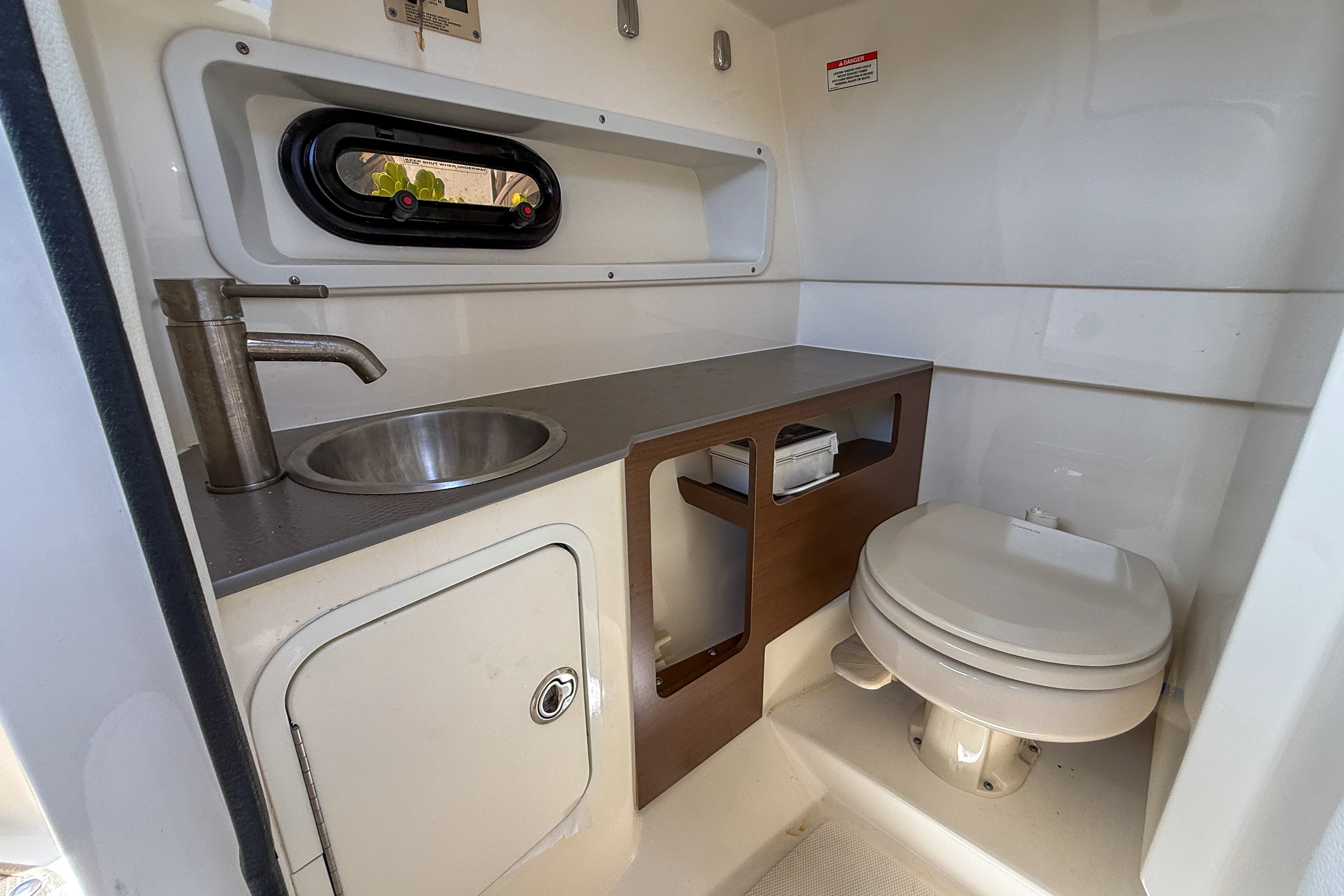 2019 Sea Ray 270 SDX-OB Image Thumbnail #15