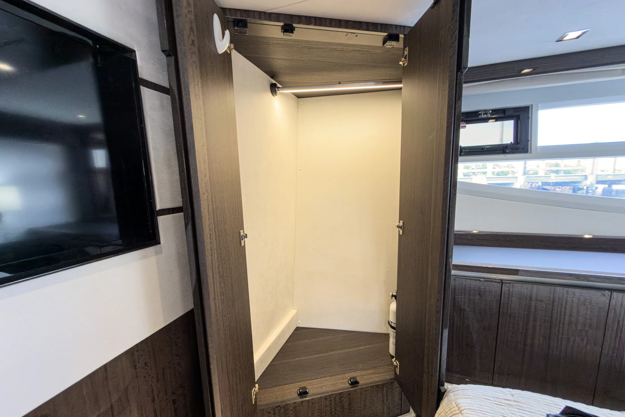 2022 Galeon 550 Fly Image Thumbnail #54