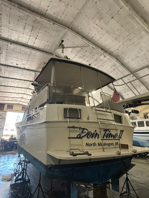 1985 Chris-Craft 426 CATALINA Image Thumbnail #3