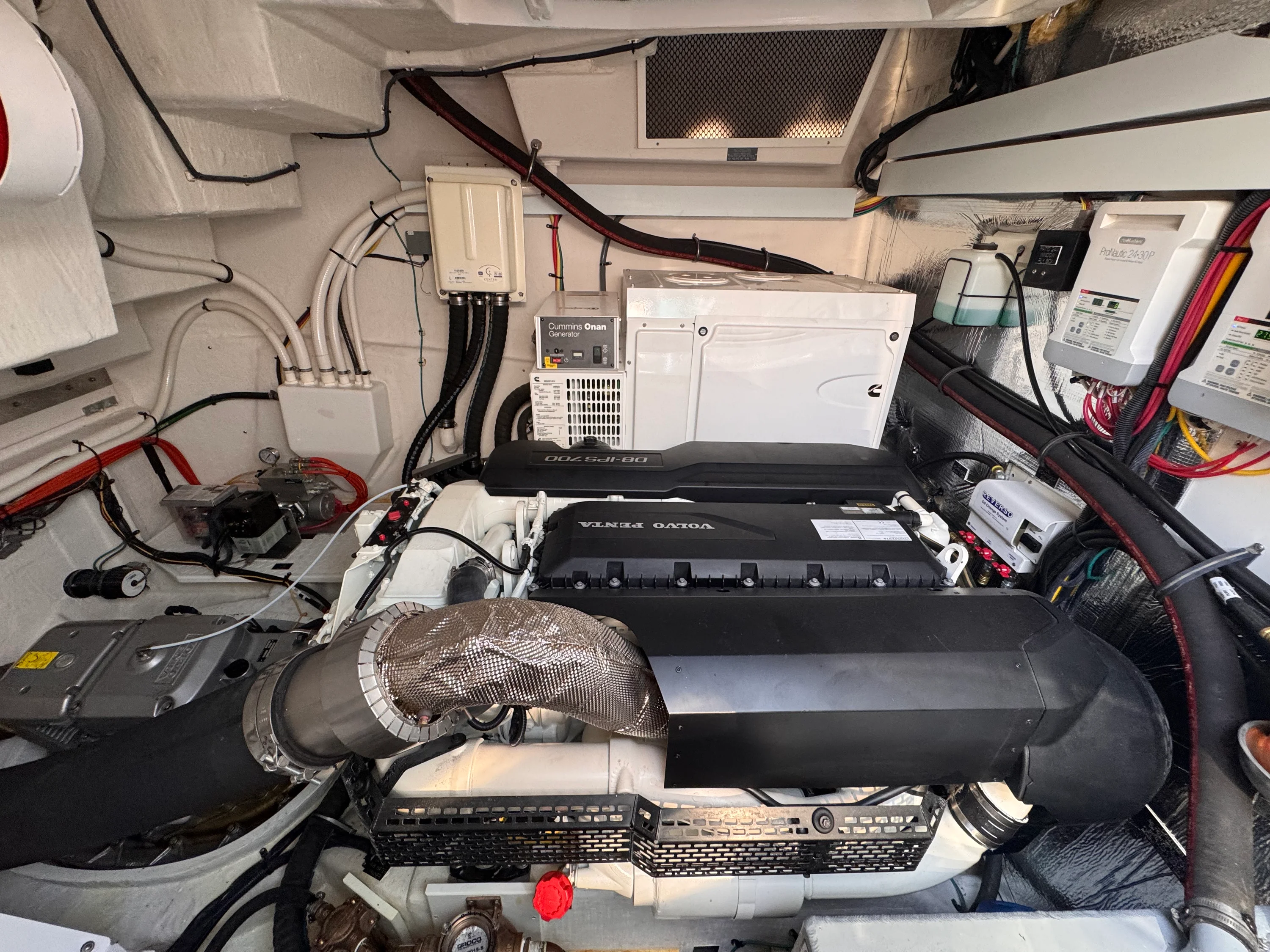 2021 Cruisers Yachts 50 CANTIUS Image Thumbnail #39