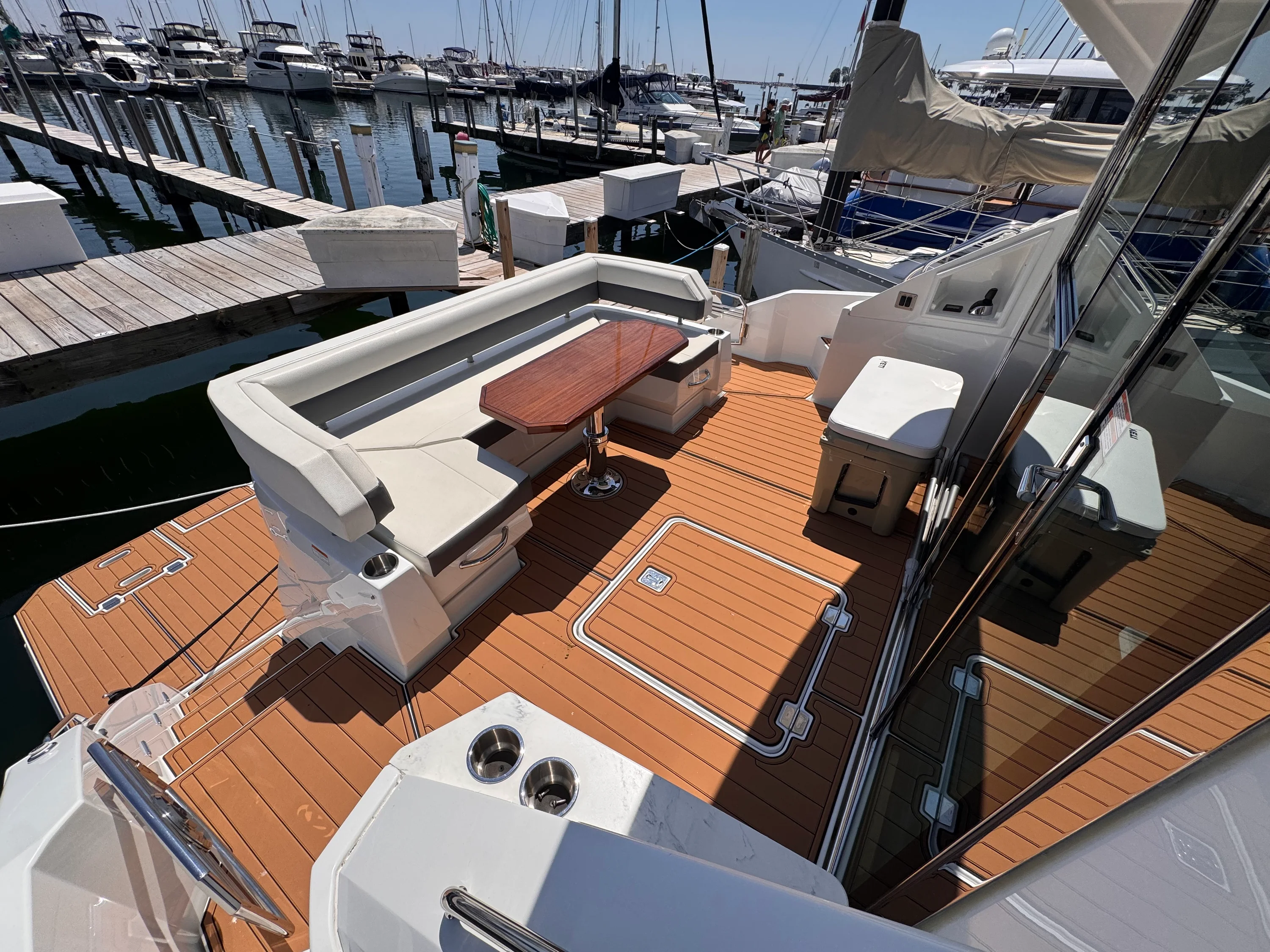 2021 Cruisers Yachts 50 CANTIUS Image Thumbnail #4
