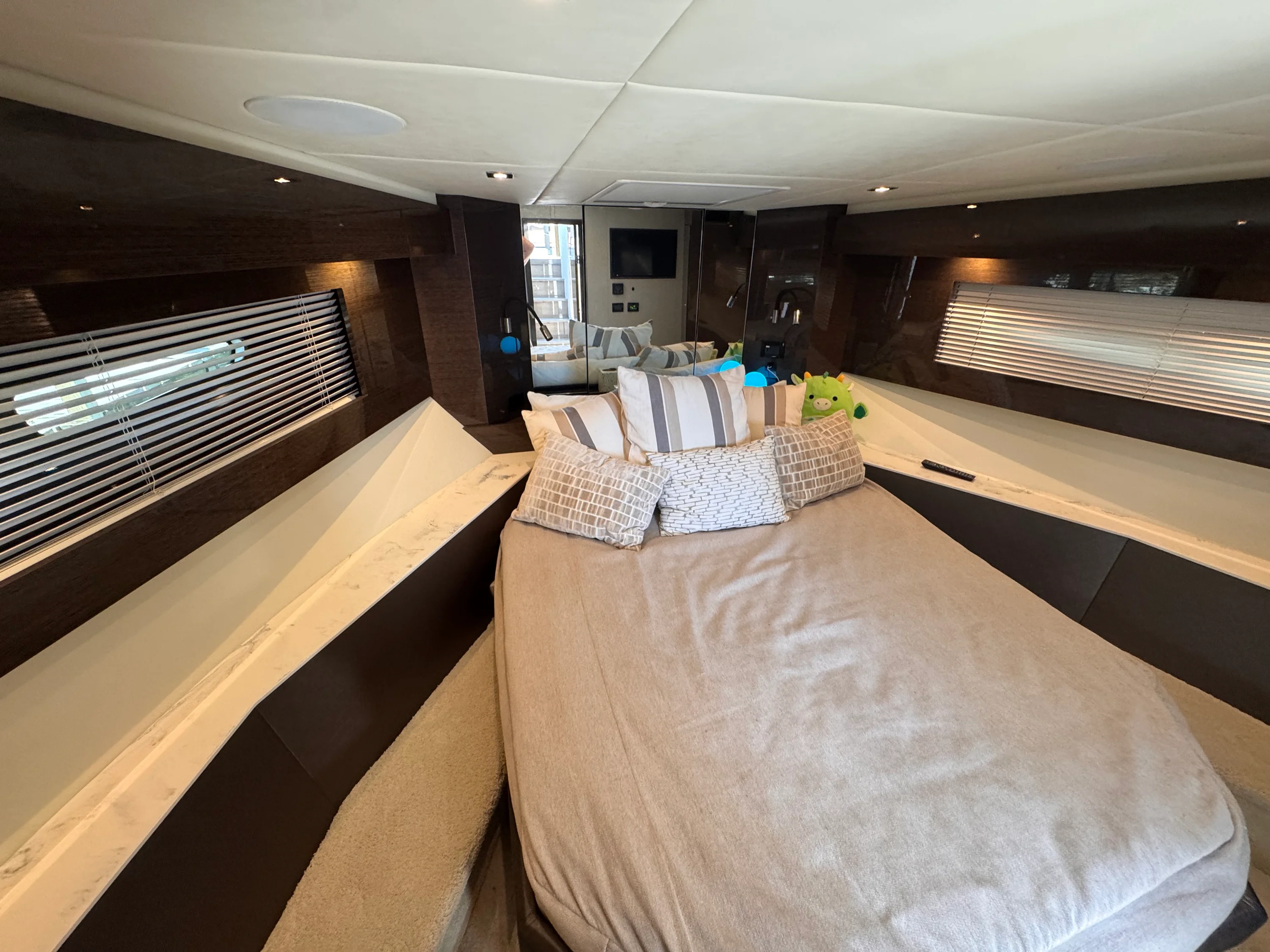 2021 Cruisers Yachts 50 CANTIUS Image Thumbnail #30