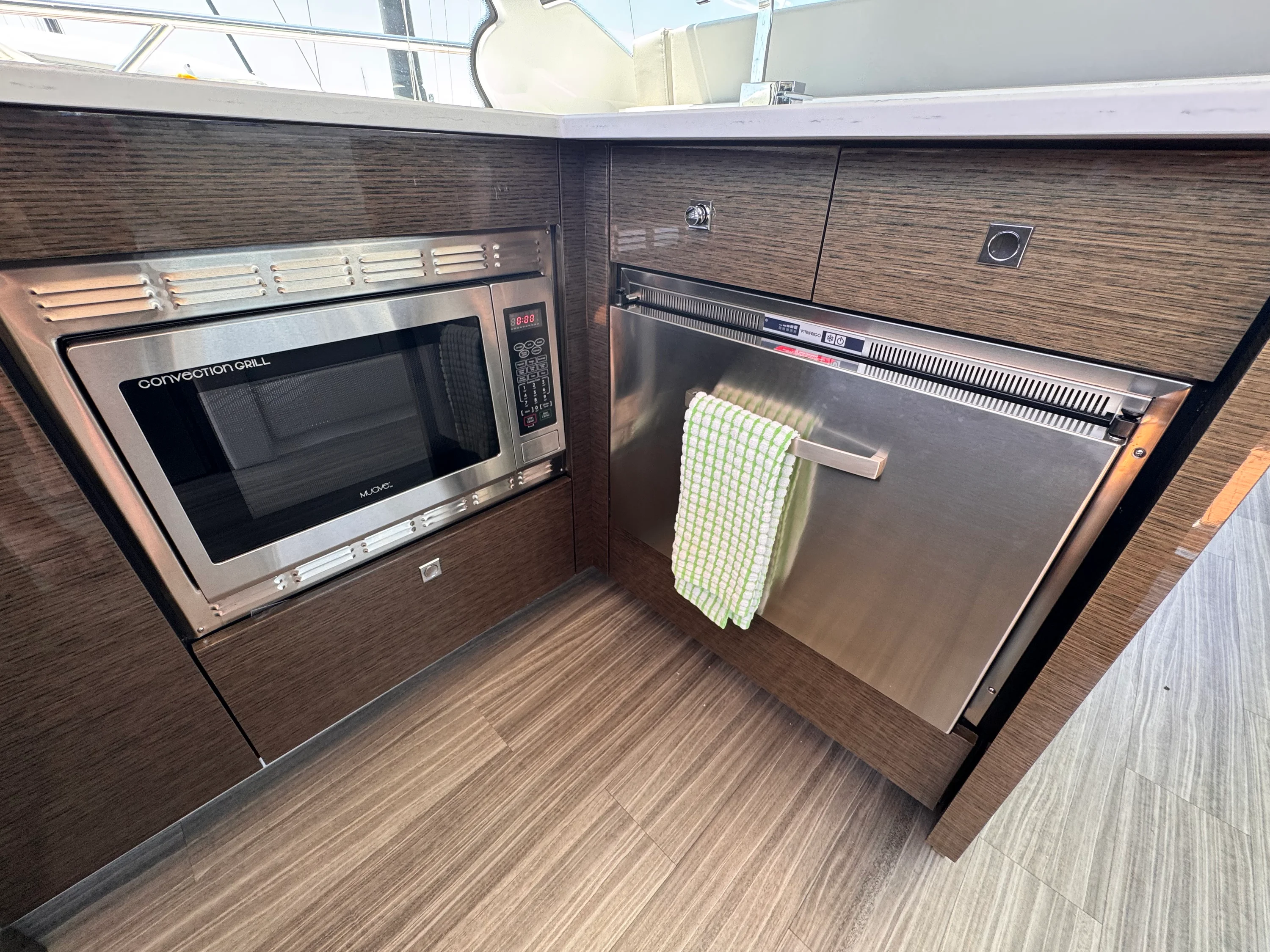 2021 Cruisers Yachts 50 CANTIUS Image Thumbnail #12