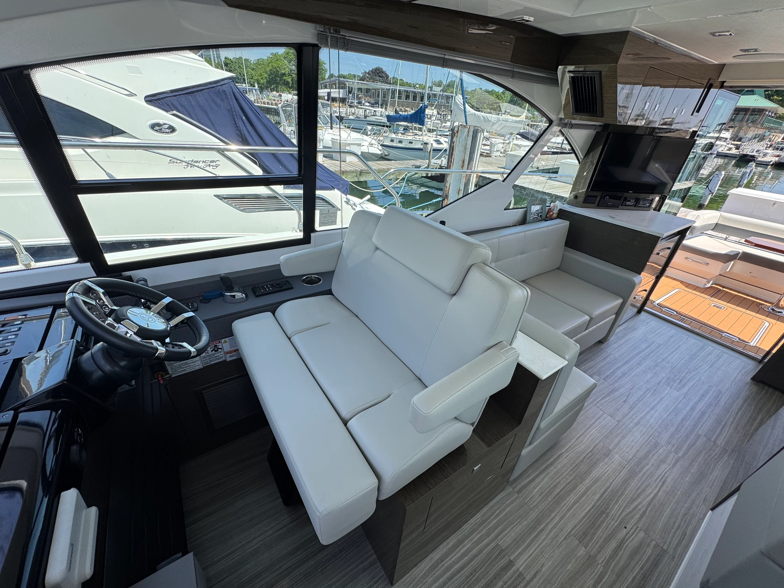 2021 Cruisers Yachts 50 CANTIUS Image Thumbnail #18