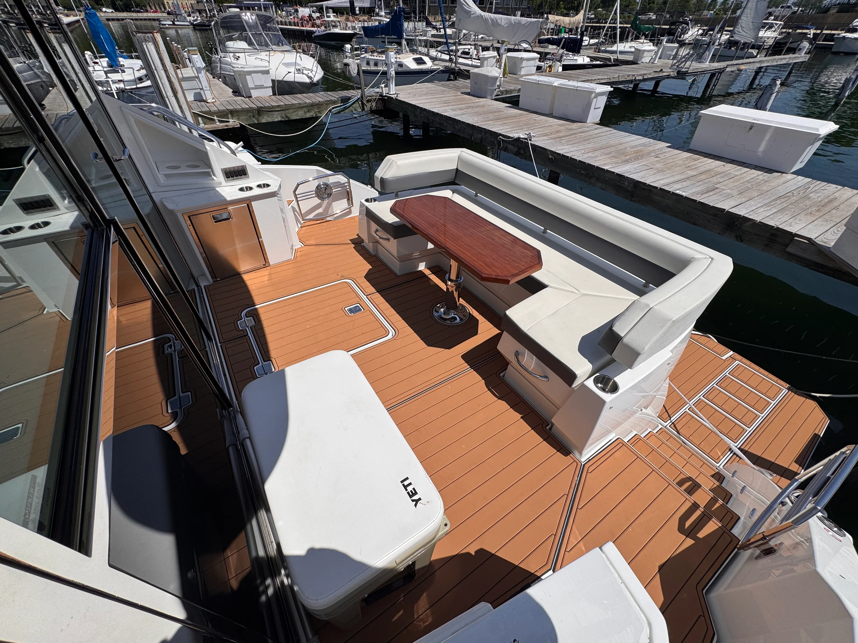 2021 Cruisers Yachts 50 CANTIUS Image Thumbnail #3