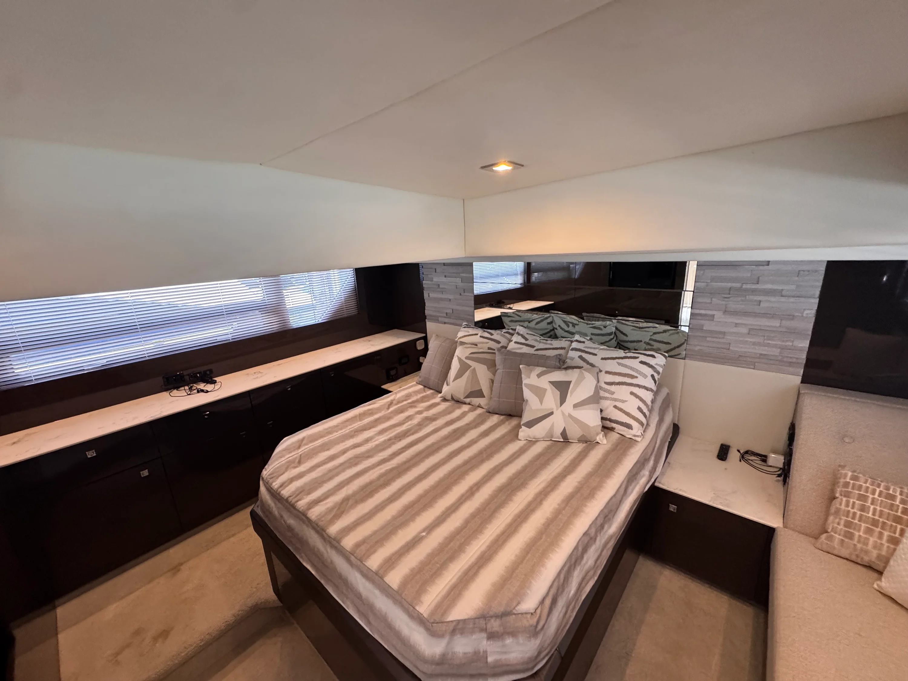 2021 Cruisers Yachts 50 CANTIUS Image Thumbnail #22