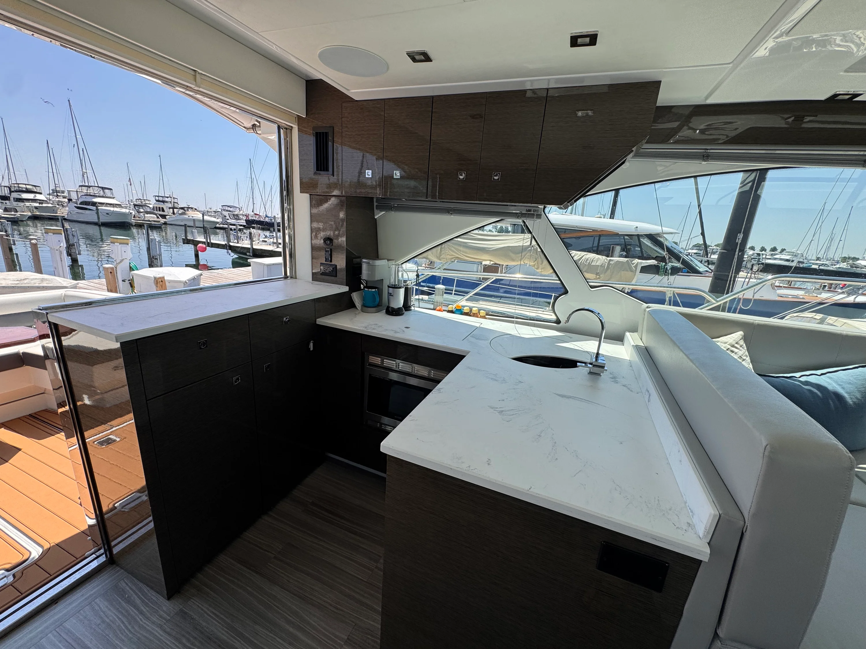 2021 Cruisers Yachts 50 CANTIUS Image Thumbnail #8