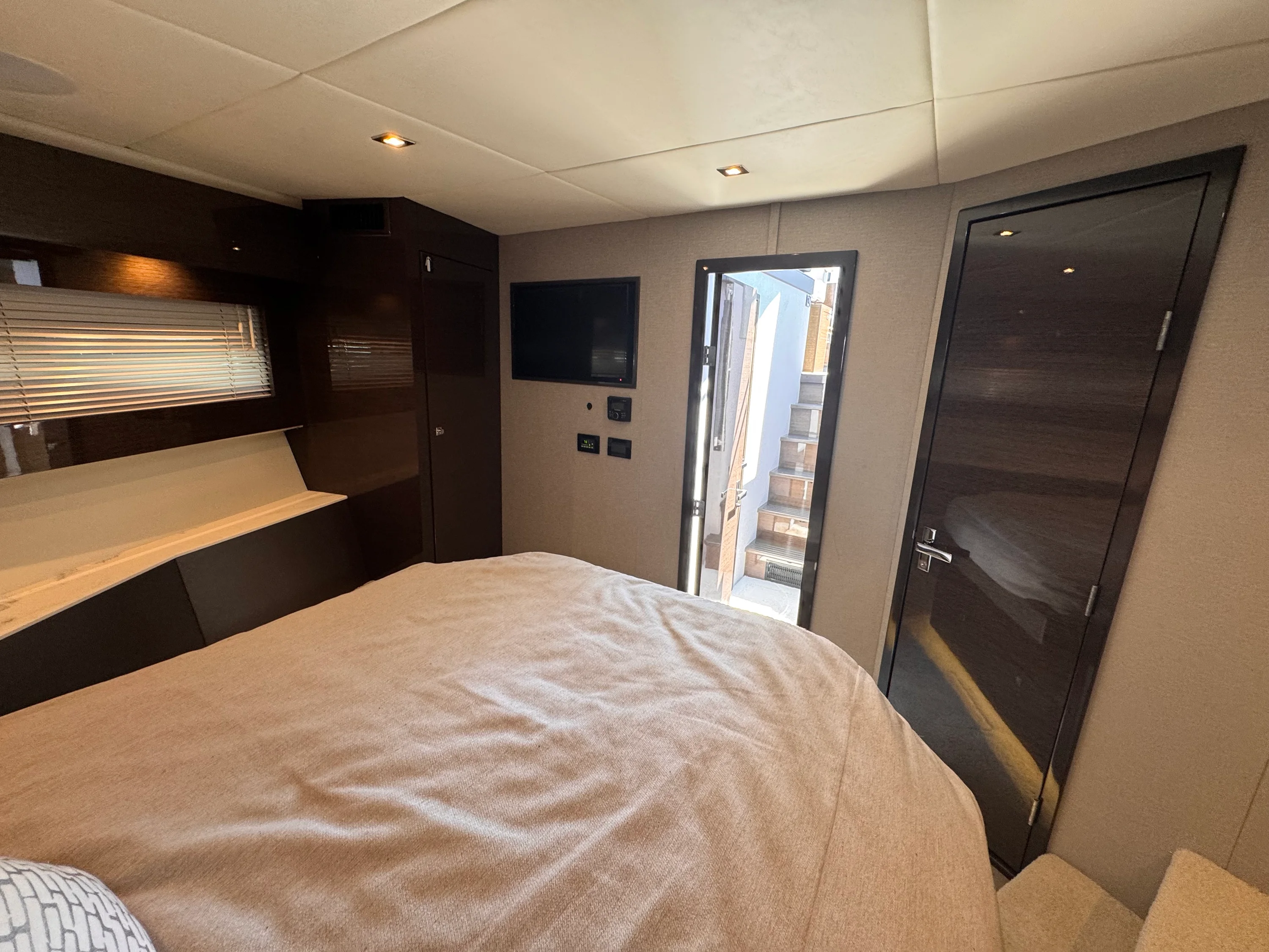 2021 Cruisers Yachts 50 CANTIUS Image Thumbnail #32