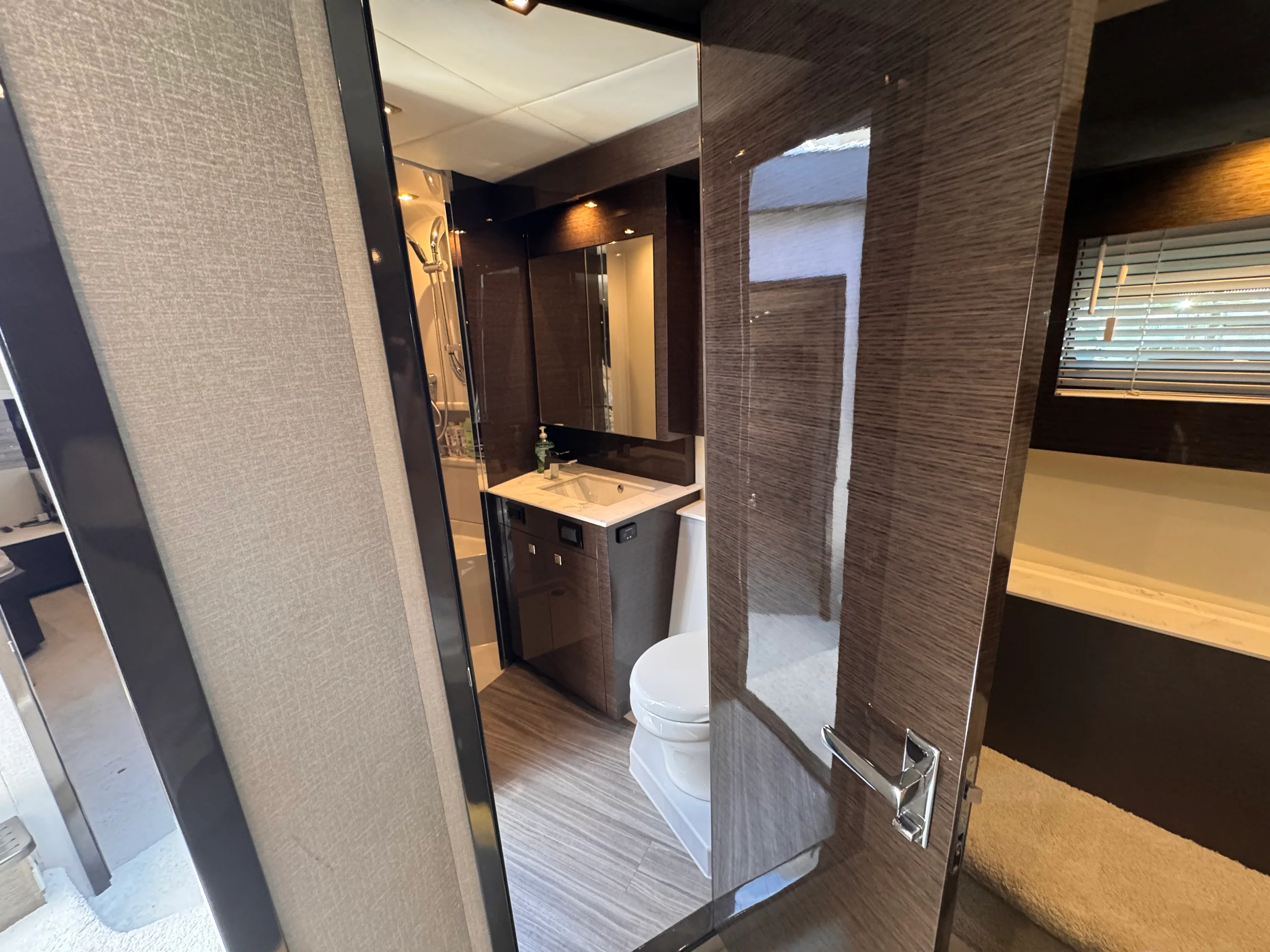 2021 Cruisers Yachts 50 CANTIUS Image Thumbnail #34