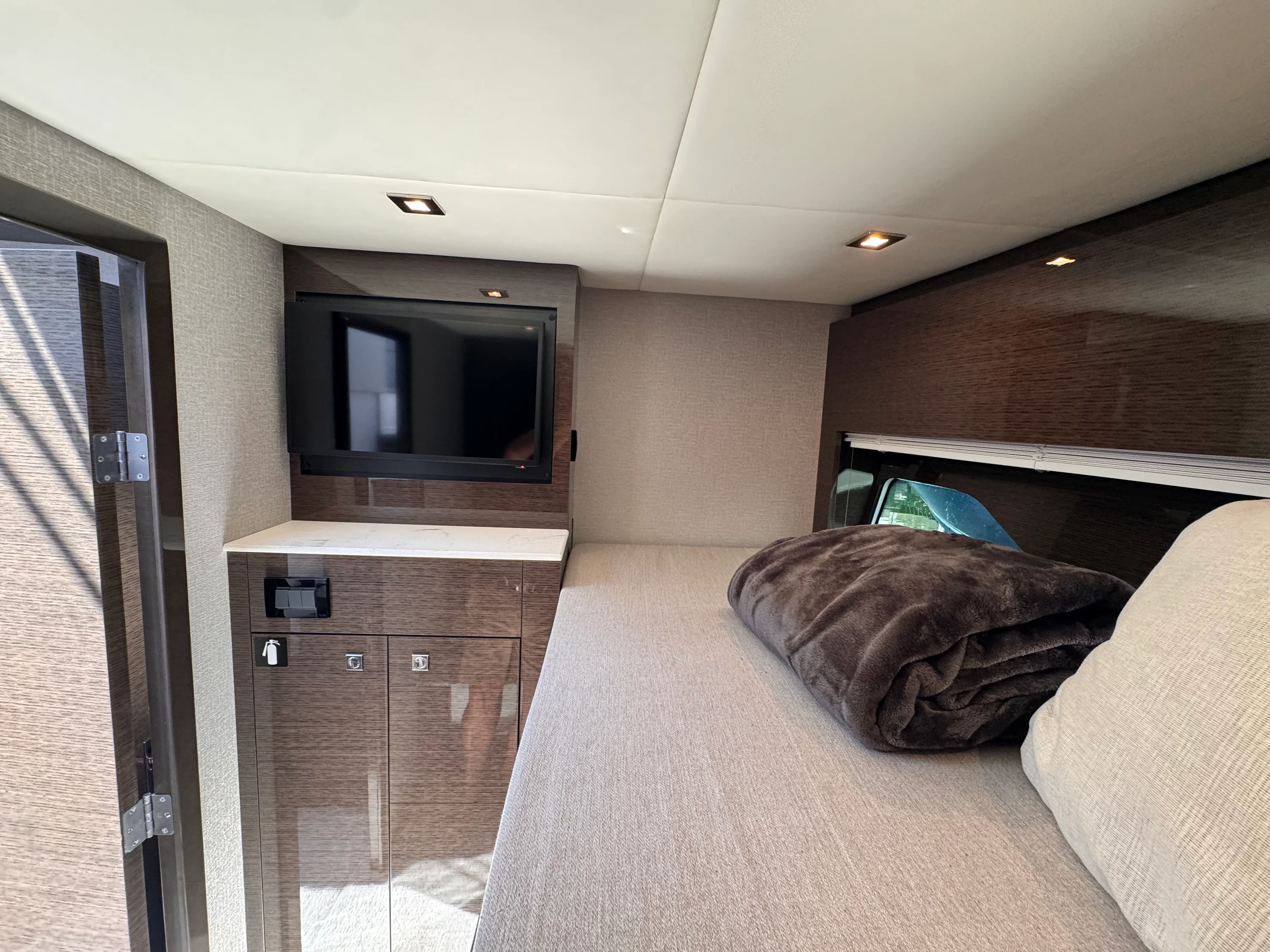 2021 Cruisers Yachts 50 CANTIUS Image Thumbnail #37