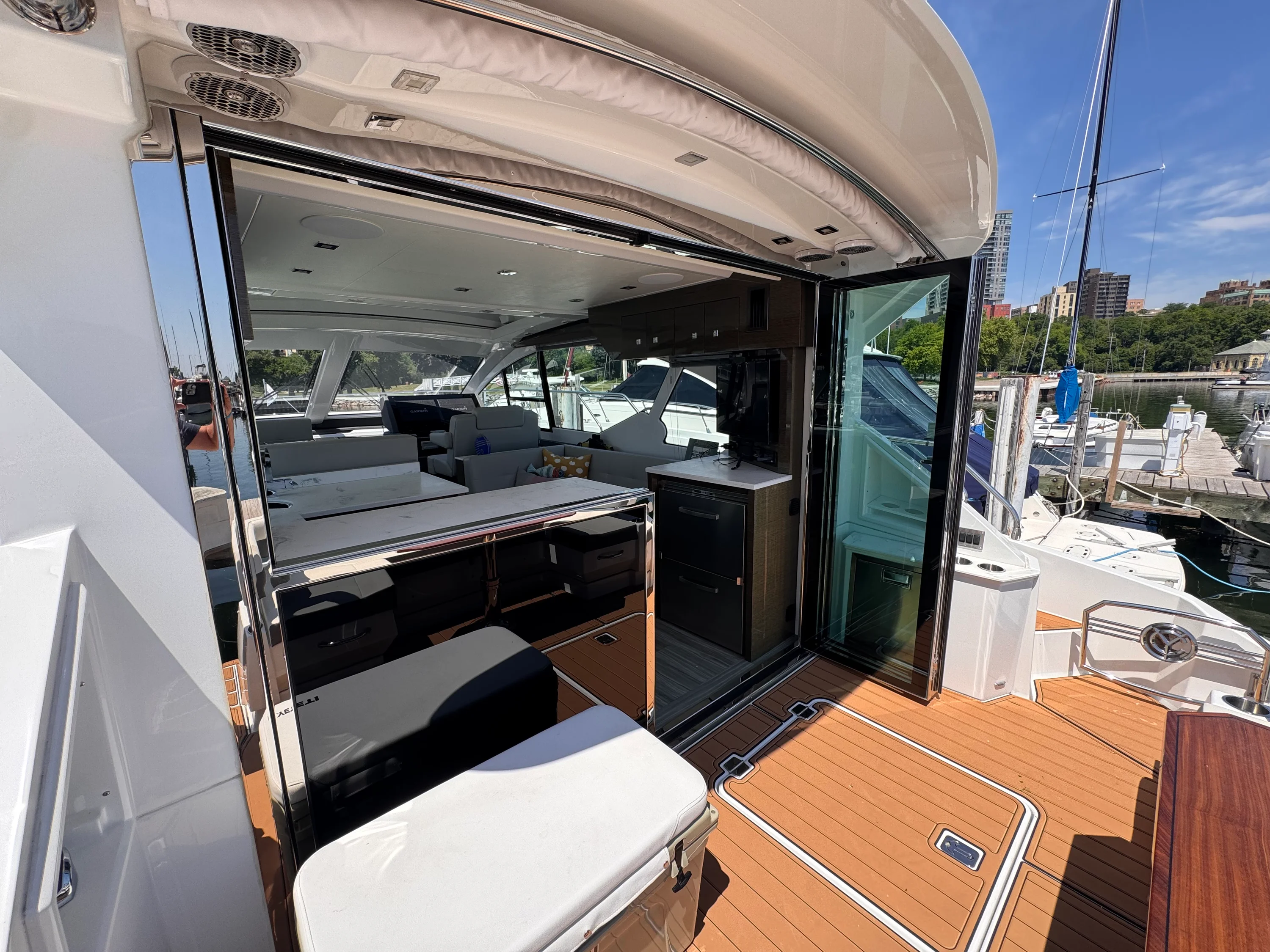 2021 Cruisers Yachts 50 CANTIUS Image Thumbnail #6